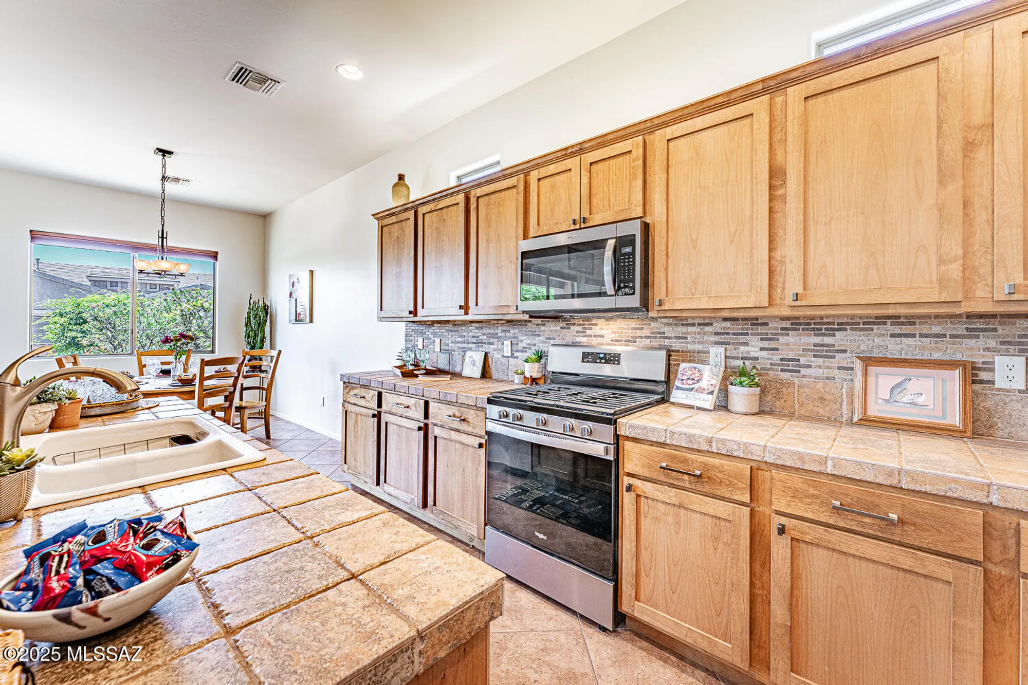 Property Slideshow image 12 of 48 | 2499 w bassett peak dr, Green Valley, AZ, 85622