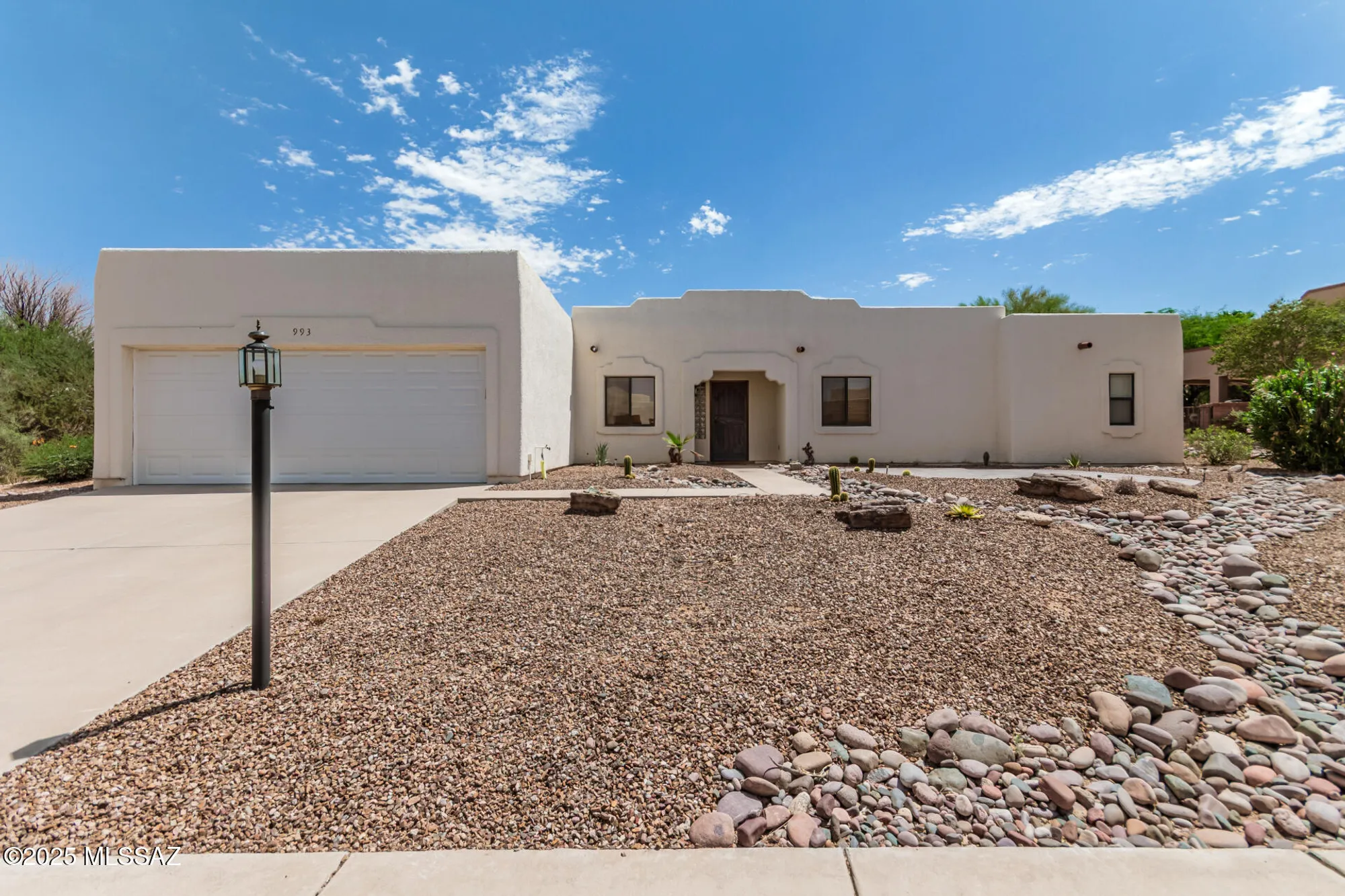 Property Slideshow image 1 of 35 | 993 w placita agradable, Green Valley, AZ, 85614