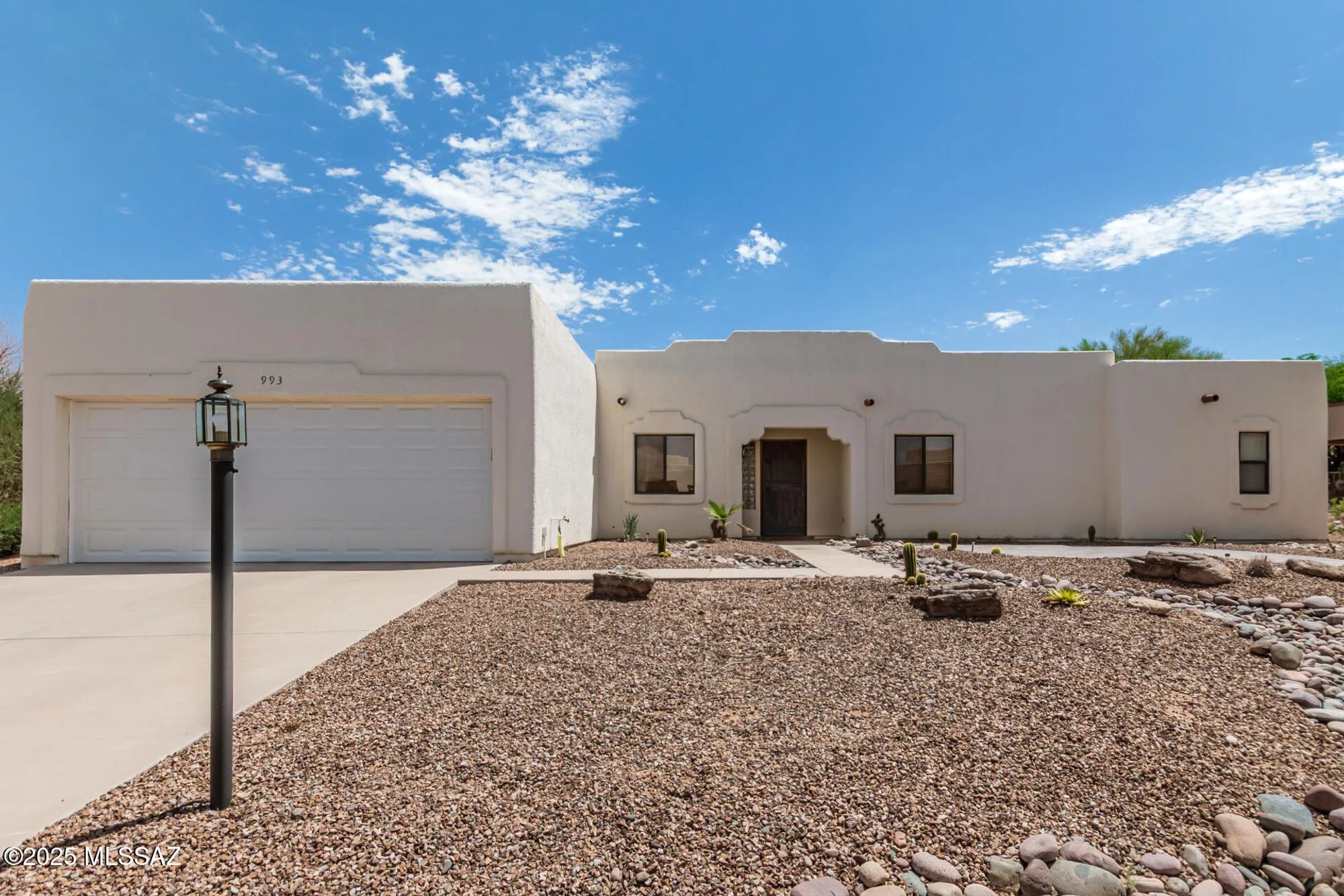 Property Slideshow image 2 of 35 | 993 w placita agradable, Green Valley, AZ, 85614