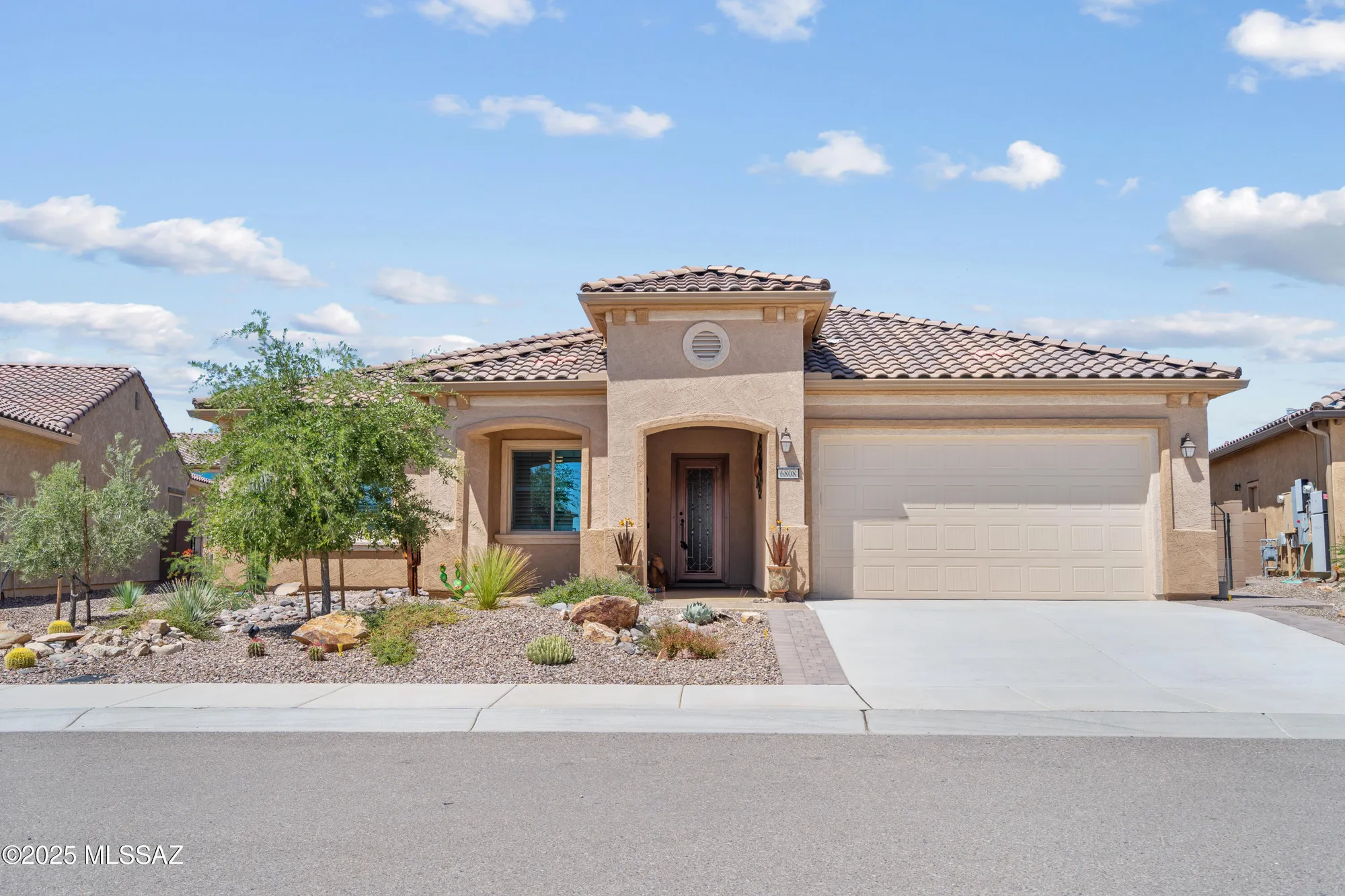 Property Slideshow image 4 of 50 | 6808 w komo point trl, Marana, AZ, 85658