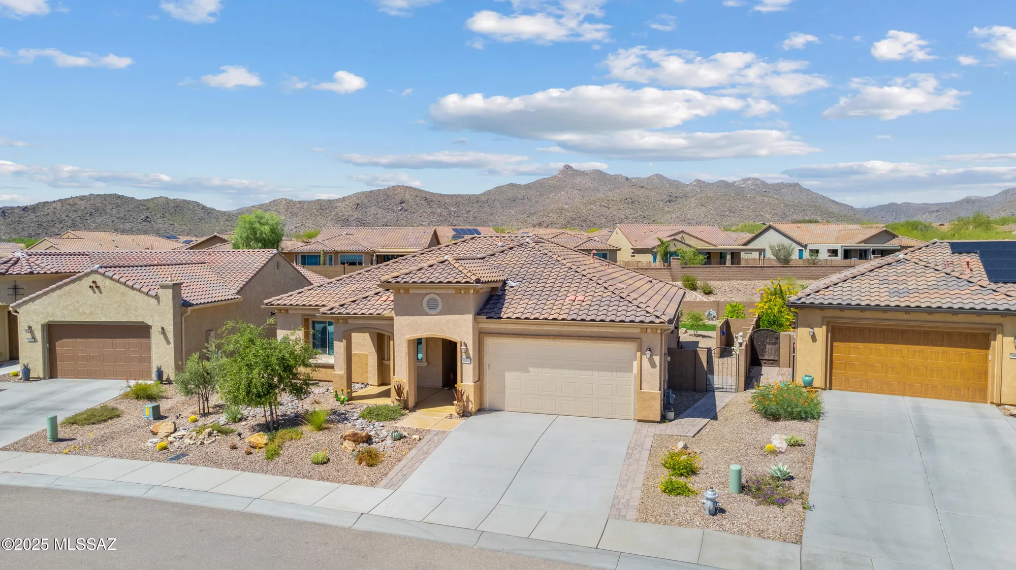 Property Slideshow image 2 of 50 | 6808 w komo point trl, Marana, AZ, 85658