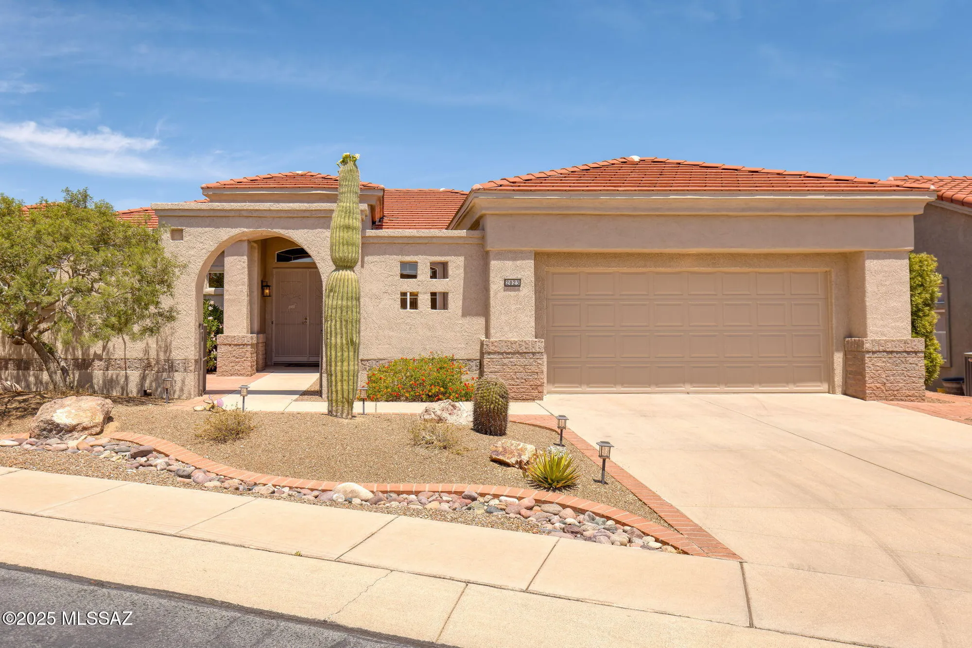 Property Slideshow image 1 of 49 | 2023 e bighorn mountain dr, Oro Valley, AZ, 85755