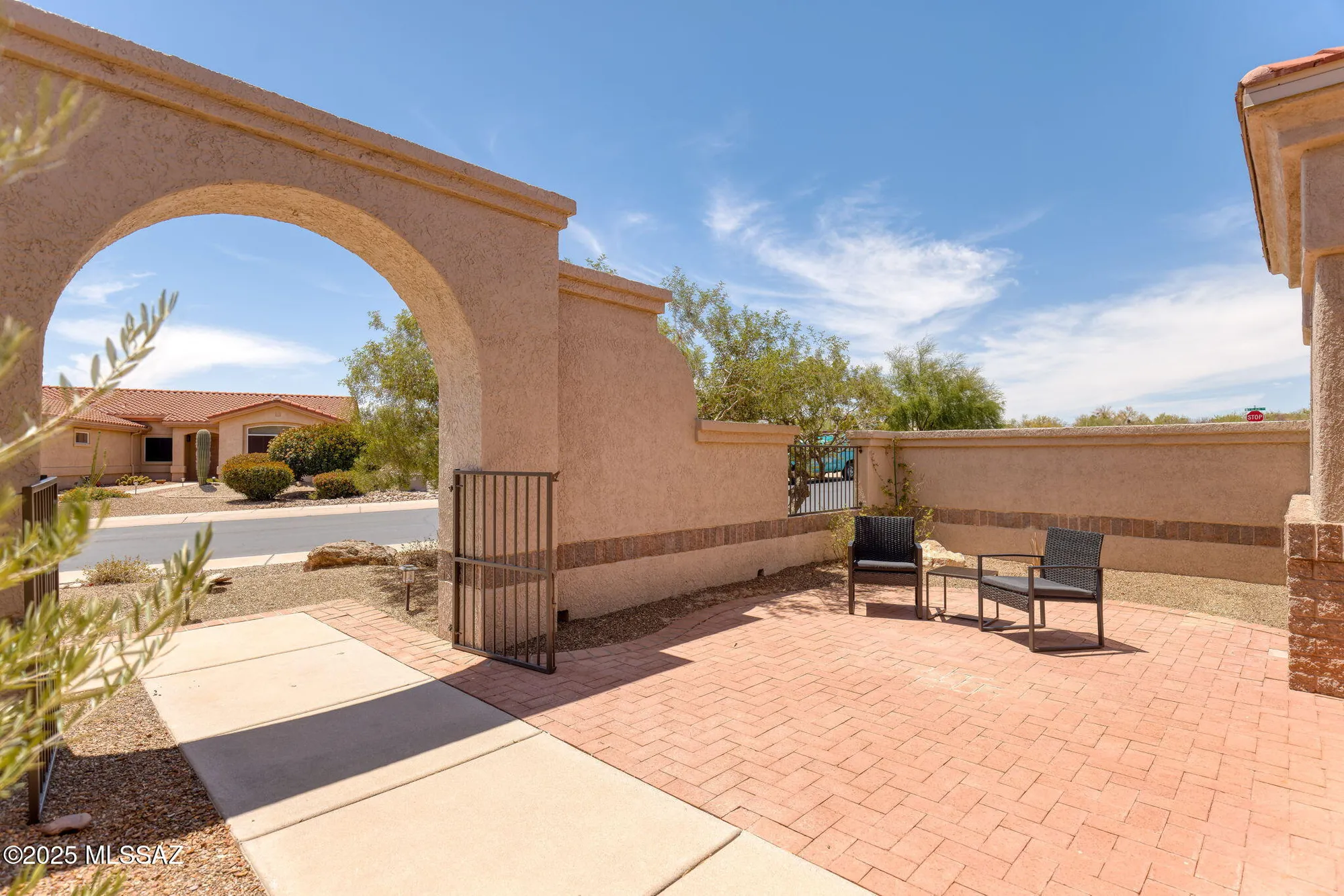 Property Slideshow image 3 of 49 | 2023 e bighorn mountain dr, Oro Valley, AZ, 85755