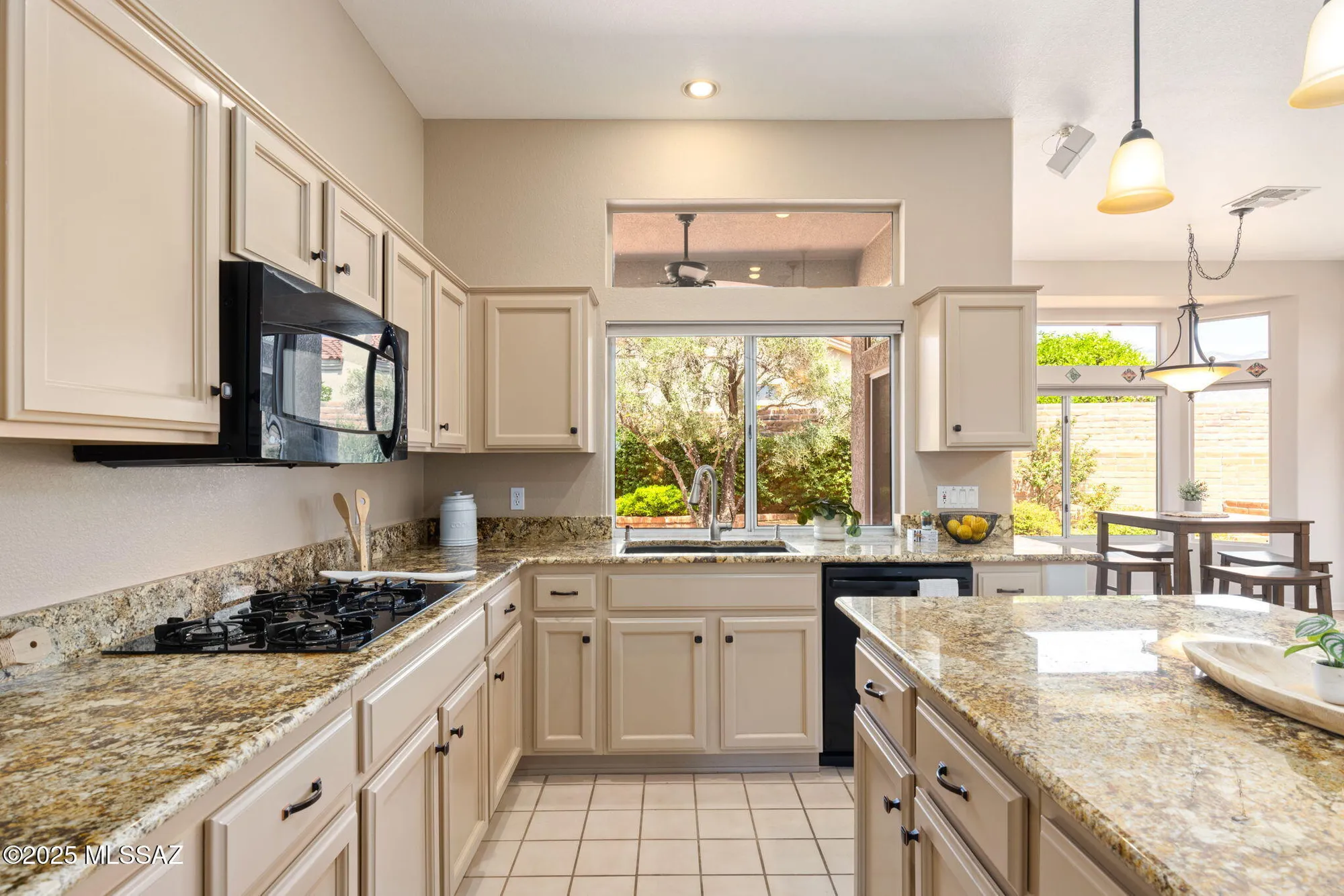 Property Slideshow image 18 of 49 | 2023 e bighorn mountain dr, Oro Valley, AZ, 85755