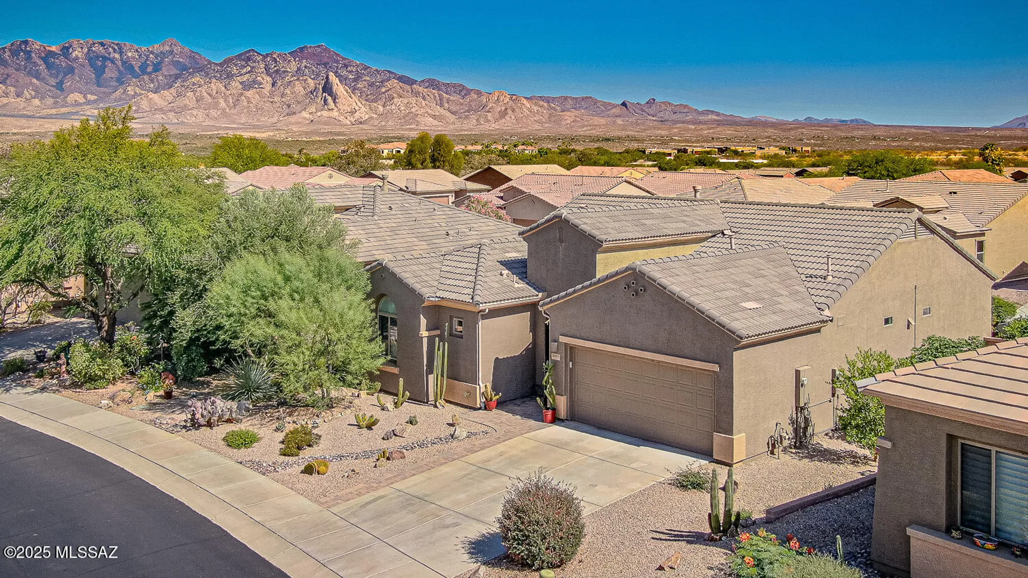 Property Slideshow image 1 of 48 | 2499 w bassett peak dr, Green Valley, AZ, 85622