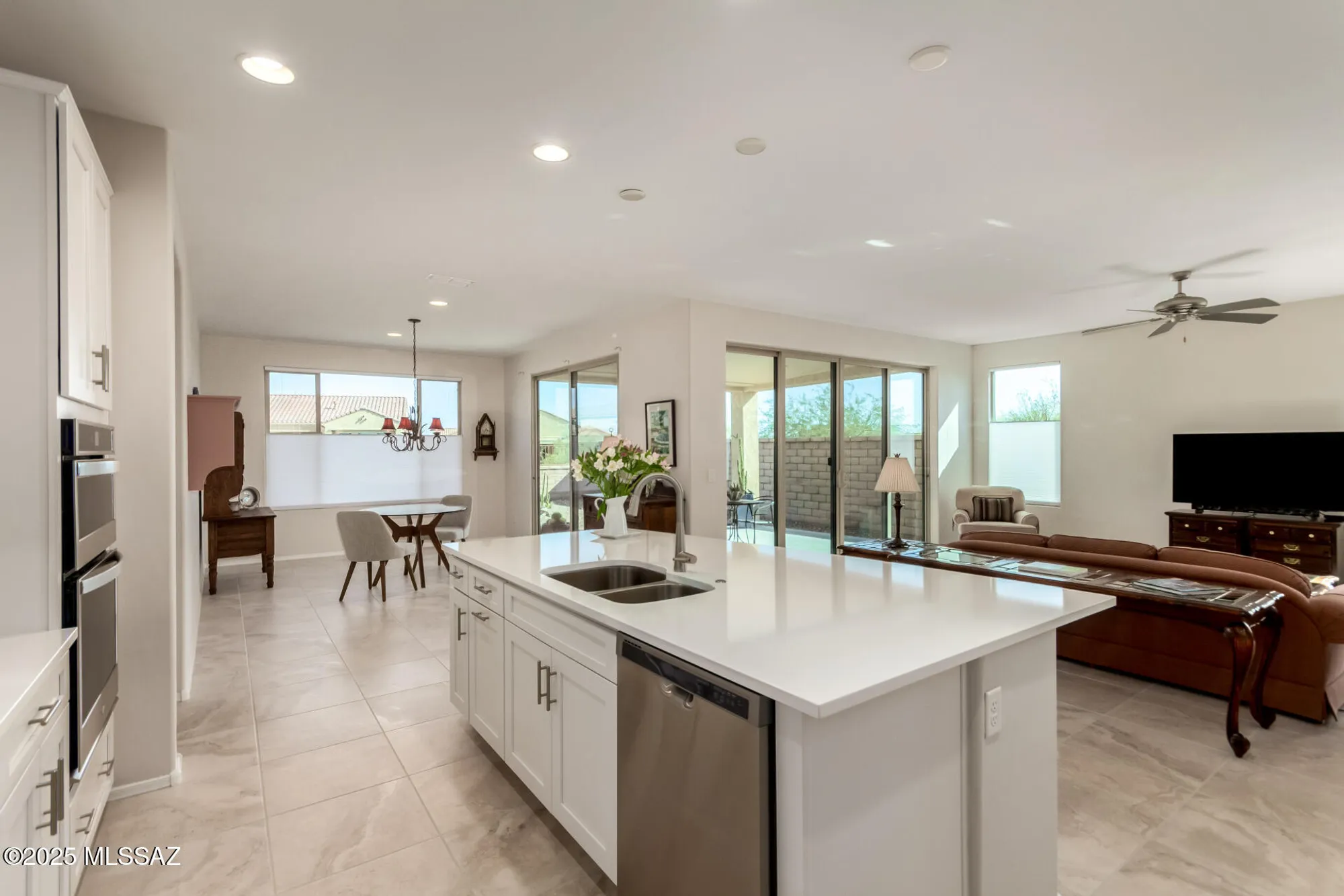 Property Slideshow image 14 of 30 | 7033 w deer creek trl, Marana, AZ, 85658