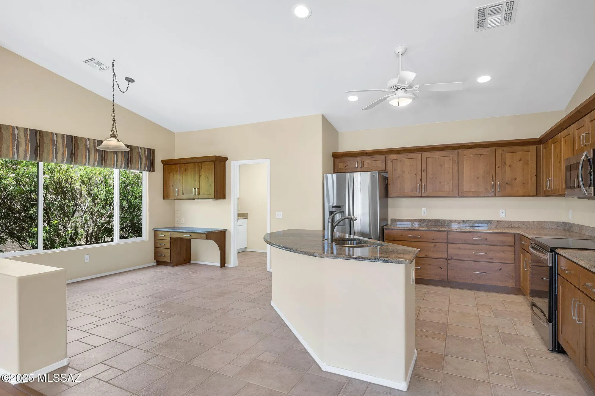 Property Slideshow image 13 of 50 | 37889 s skyline dr, Tucson, AZ, 85739