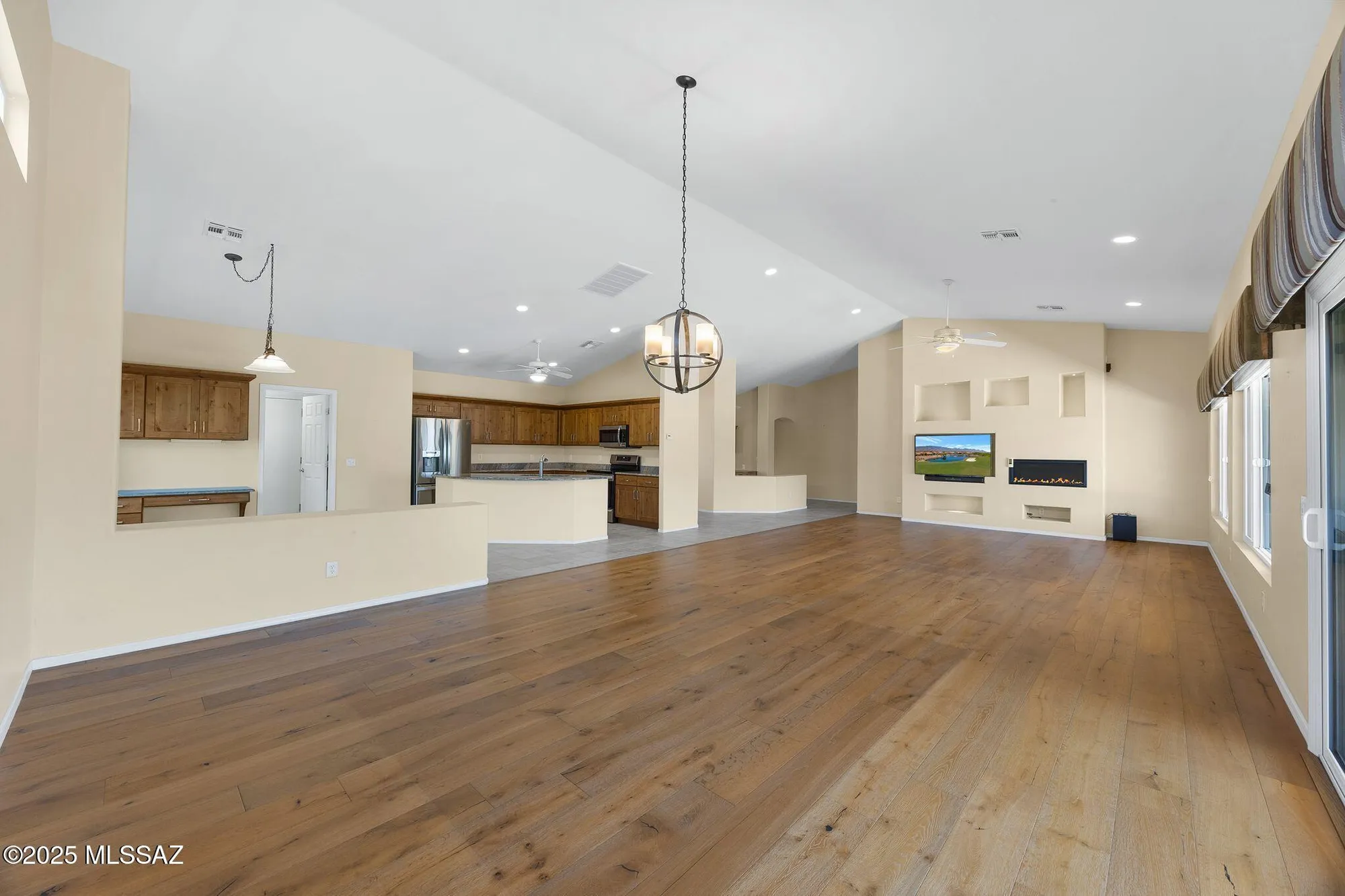 Property Slideshow image 11 of 50 | 37889 s skyline dr, Tucson, AZ, 85739