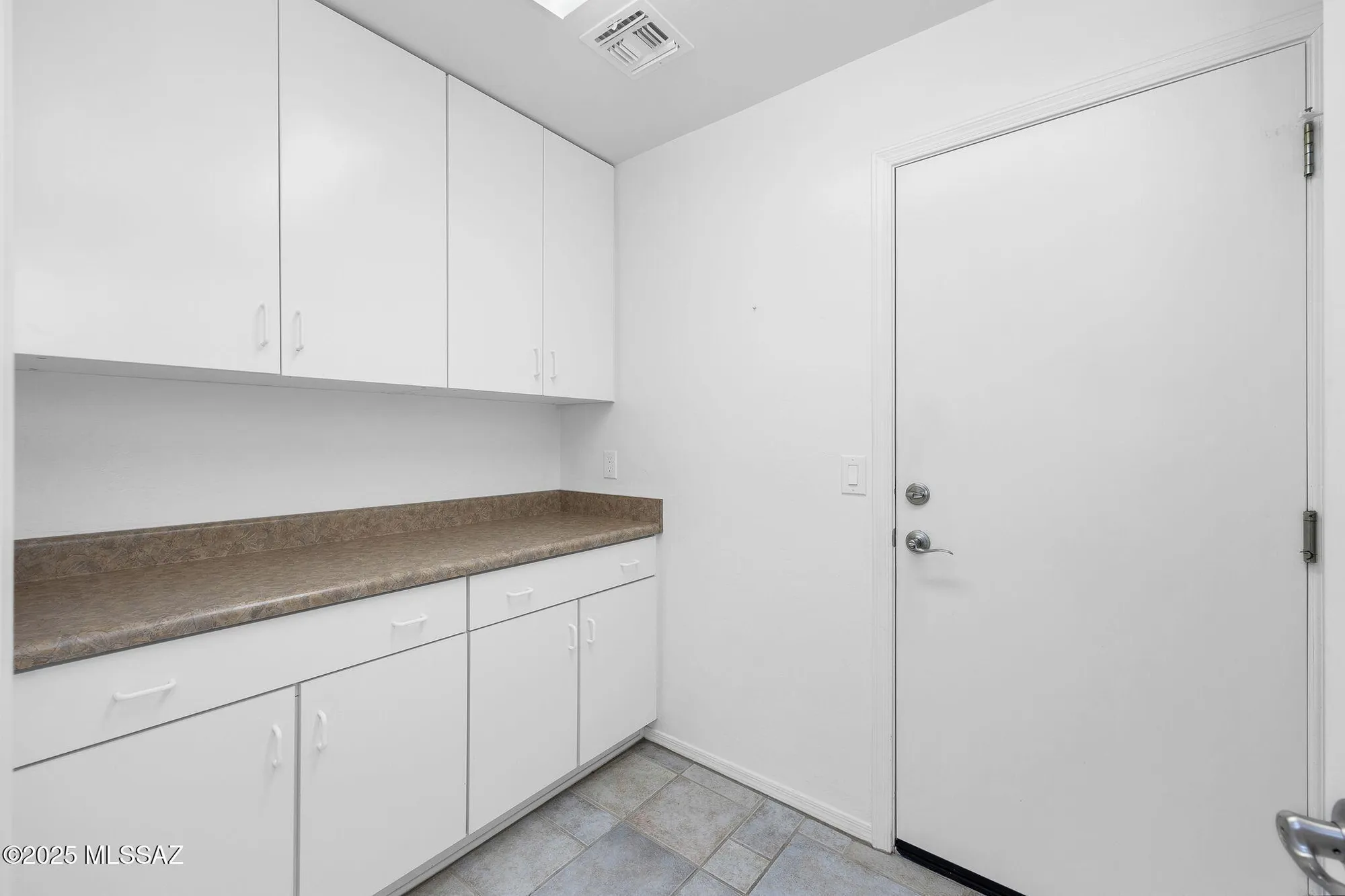 Property Slideshow image 19 of 50 | 37889 s skyline dr, Tucson, AZ, 85739