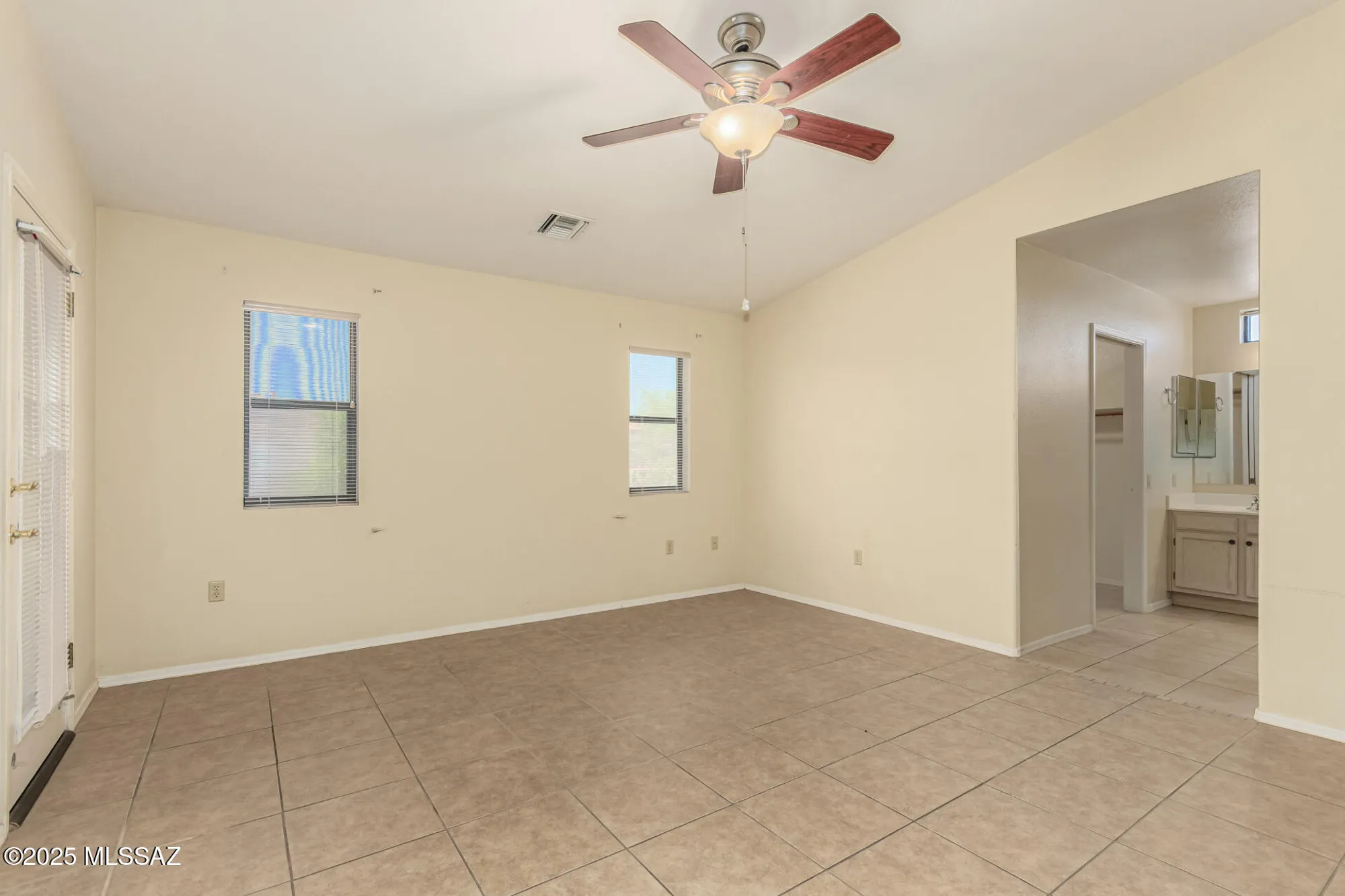 Property Slideshow image 12 of 30 | 4792 s meadow ridge dr, Green Valley, AZ, 85622