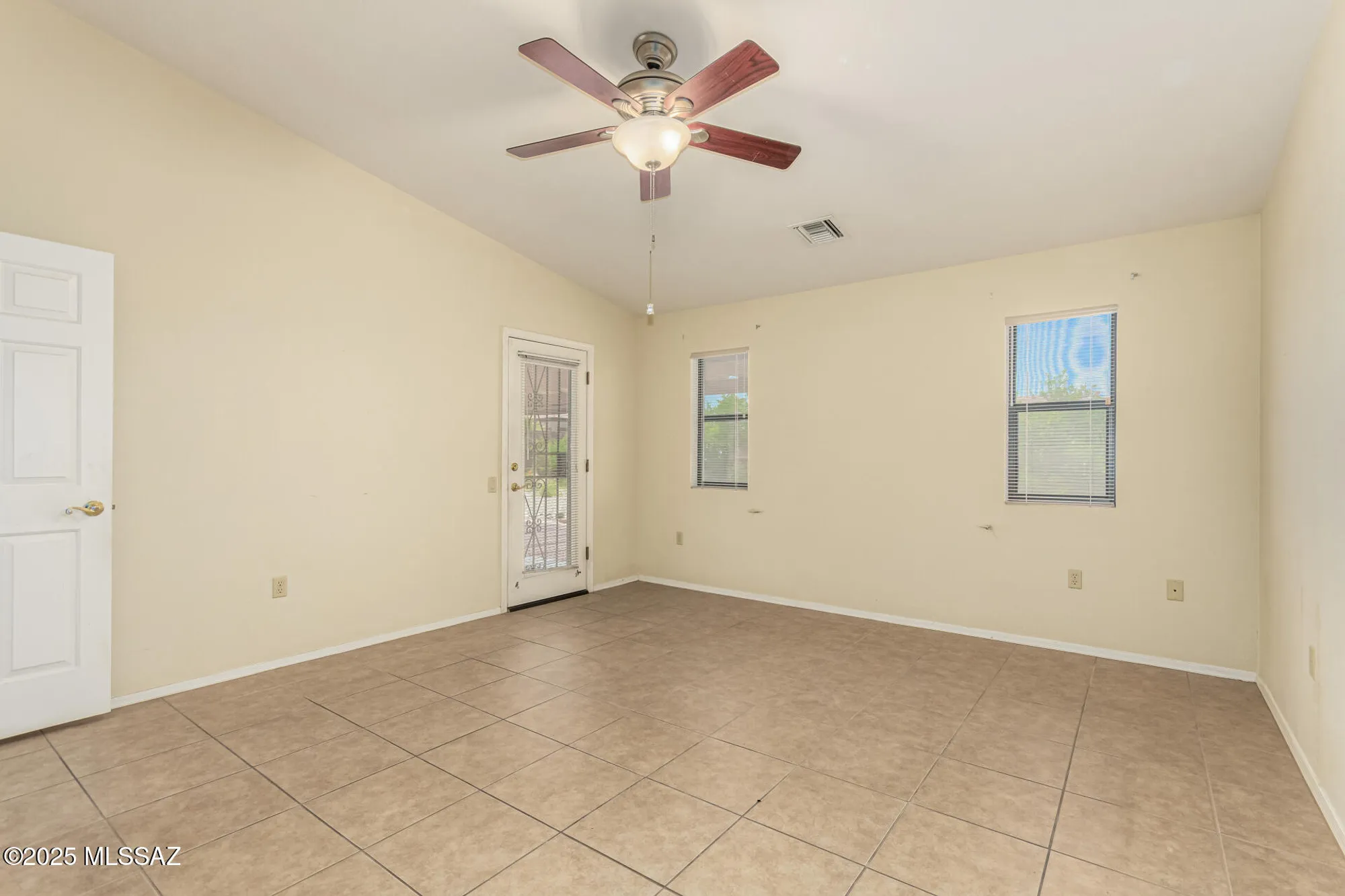 Property Slideshow image 13 of 30 | 4792 s meadow ridge dr, Green Valley, AZ, 85622