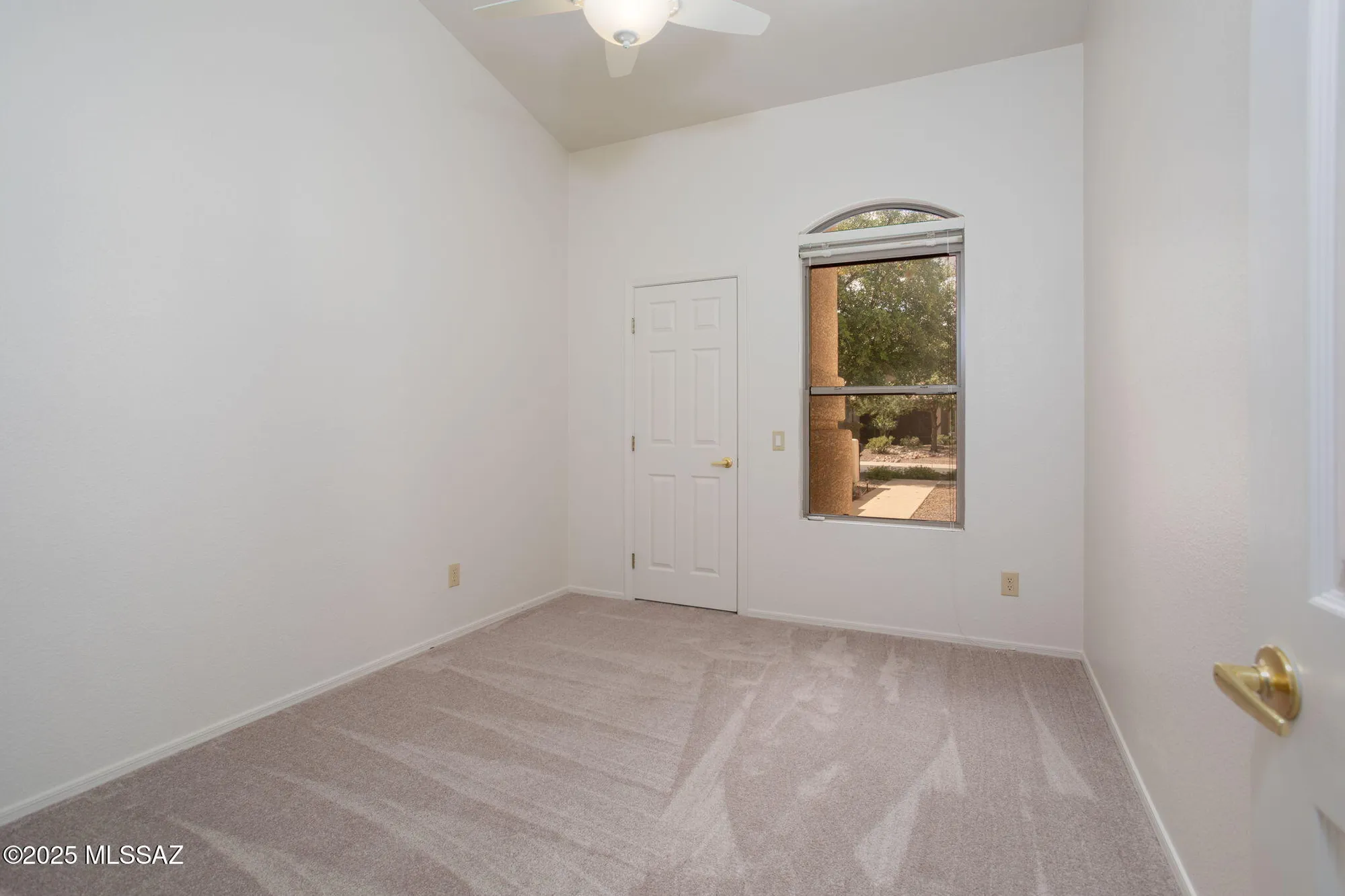 Property Slideshow image 18 of 27 | 63548 e holiday dr, Tucson, AZ, 85739