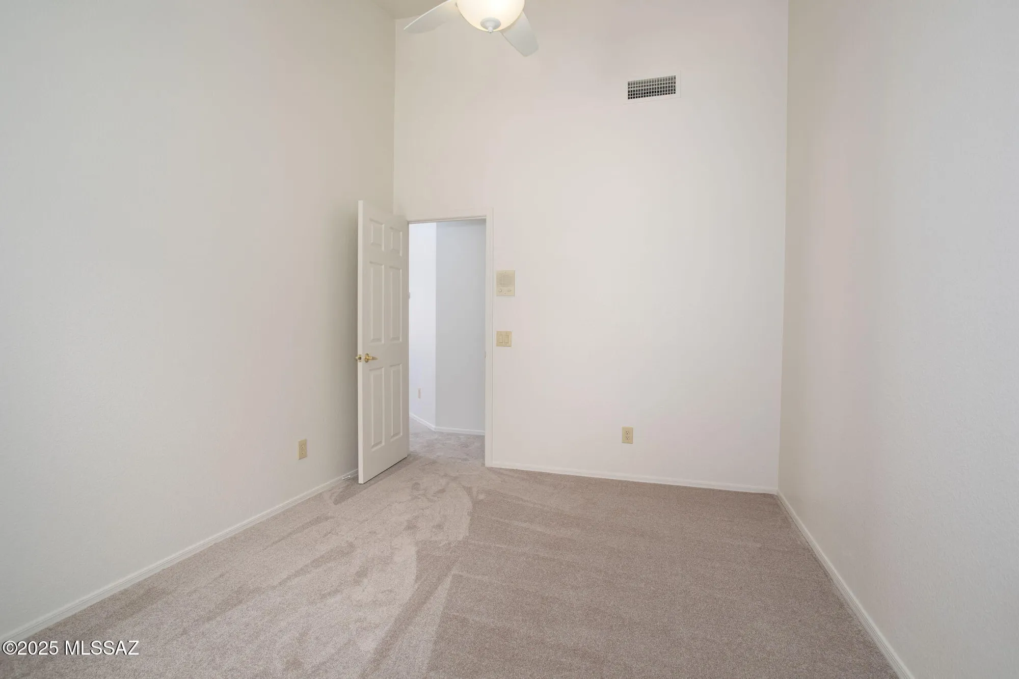 Property Slideshow image 17 of 27 | 63548 e holiday dr, Tucson, AZ, 85739