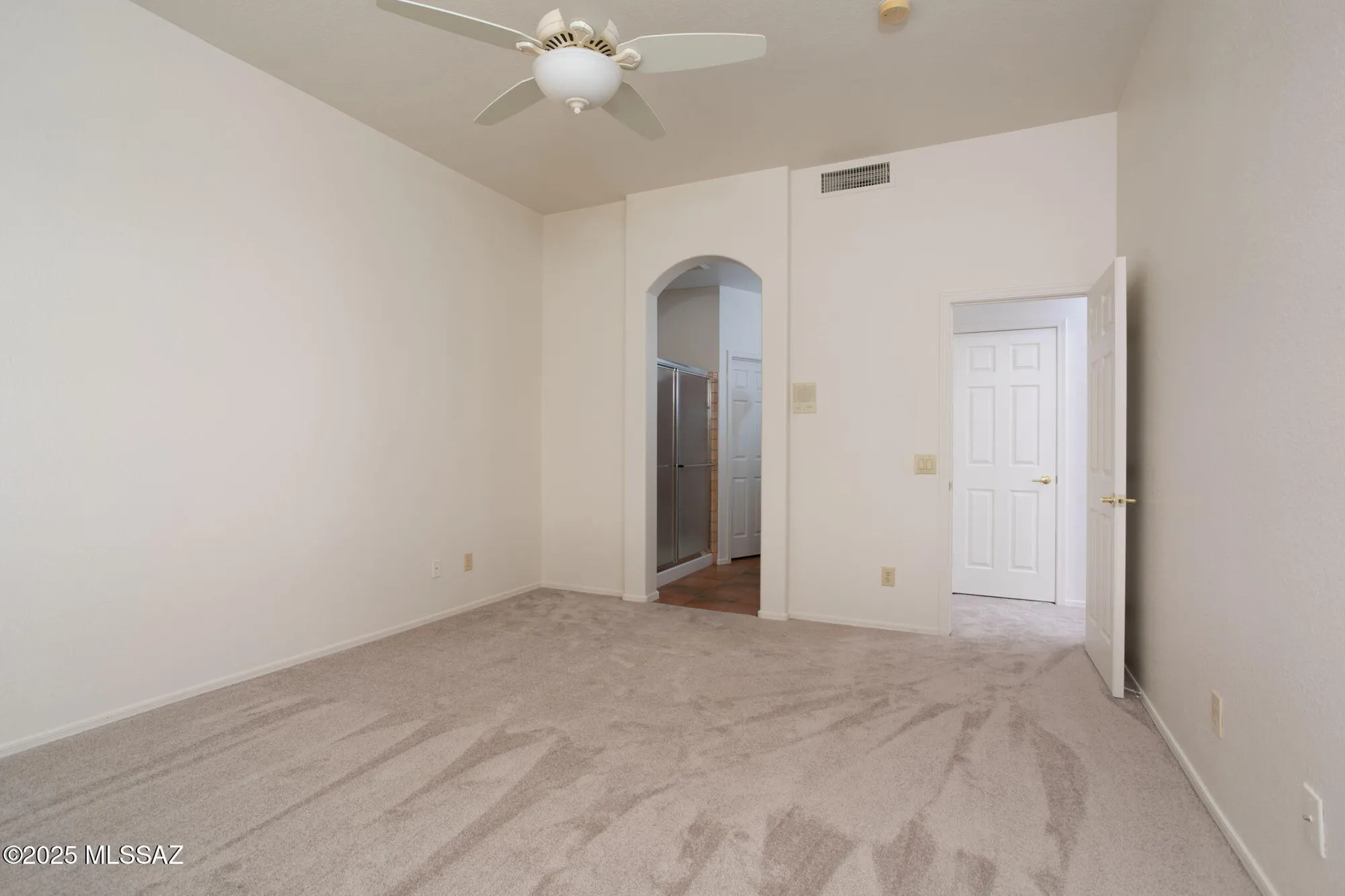 Property Slideshow image 12 of 27 | 63548 e holiday dr, Tucson, AZ, 85739