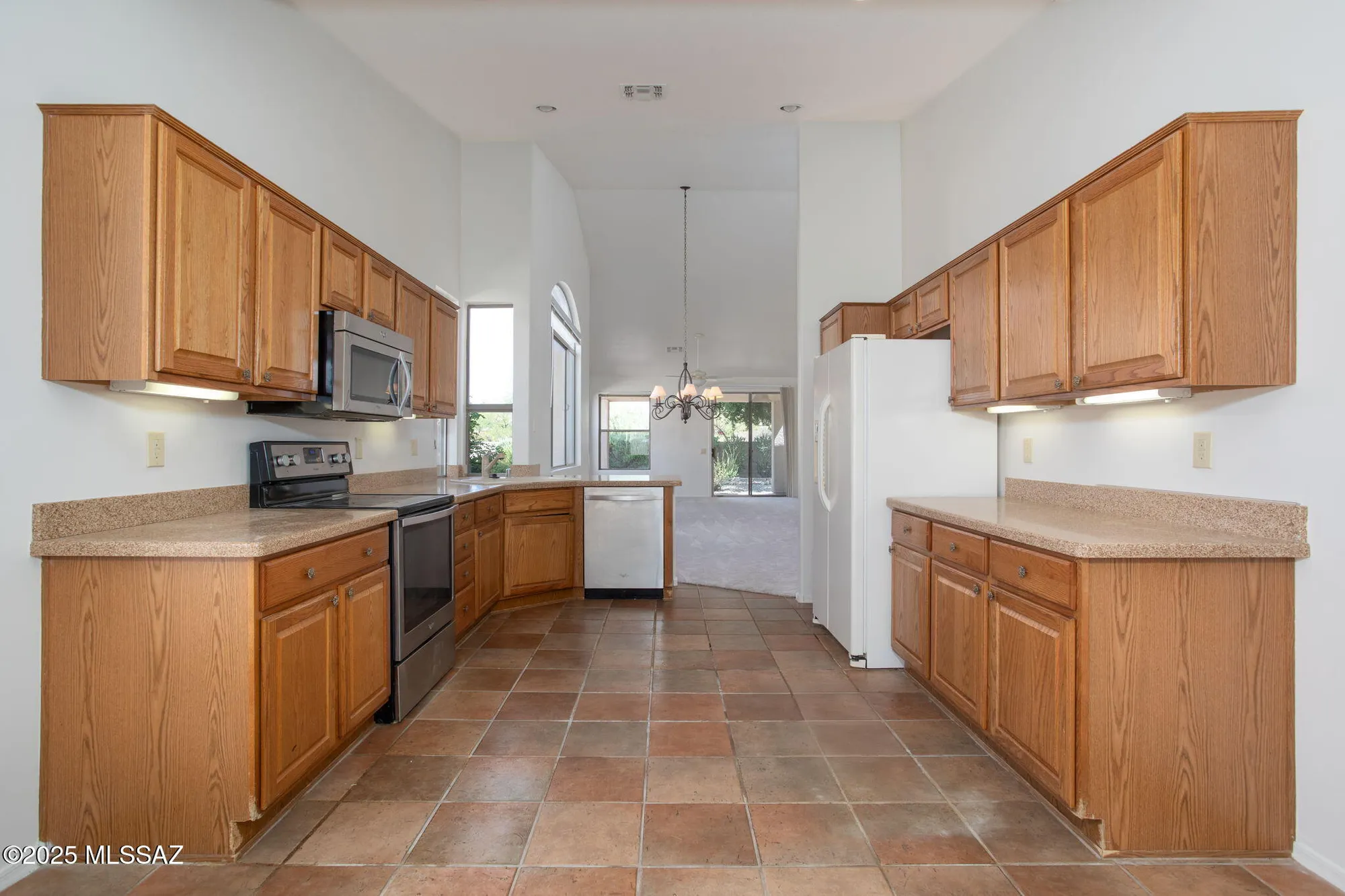 Property Slideshow image 7 of 27 | 63548 e holiday dr, Tucson, AZ, 85739