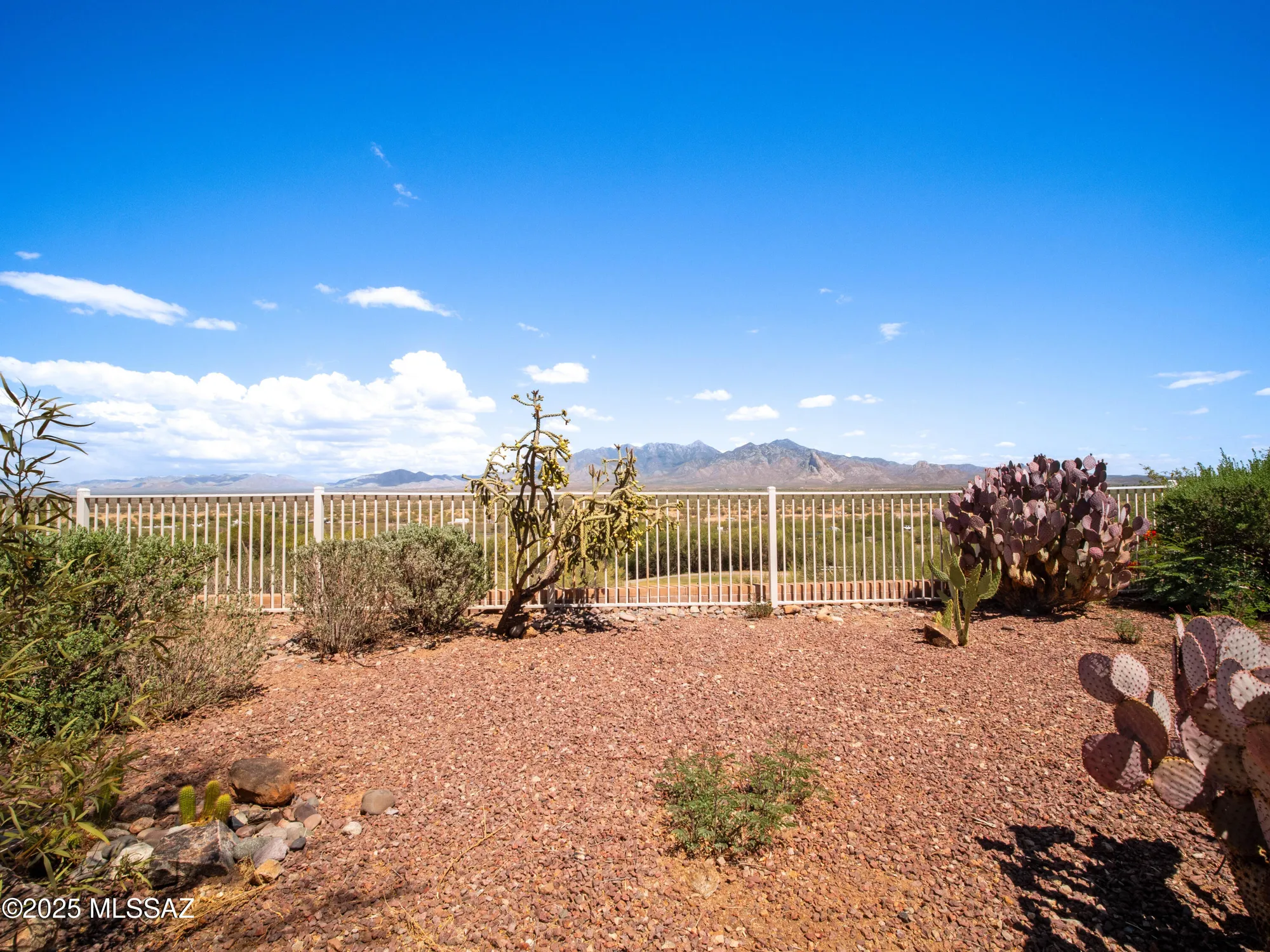 Property Slideshow image 3 of 50 | 1661 w acacia bluffs dr, Green Valley, AZ, 85622