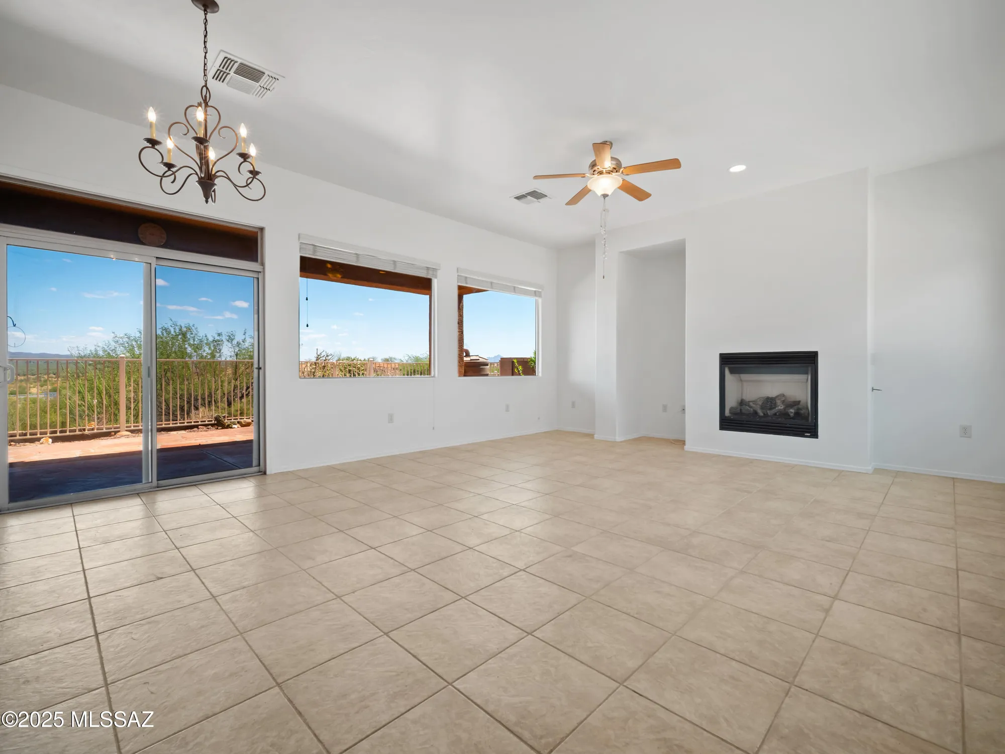Property Slideshow image 15 of 50 | 1661 w acacia bluffs dr, Green Valley, AZ, 85622