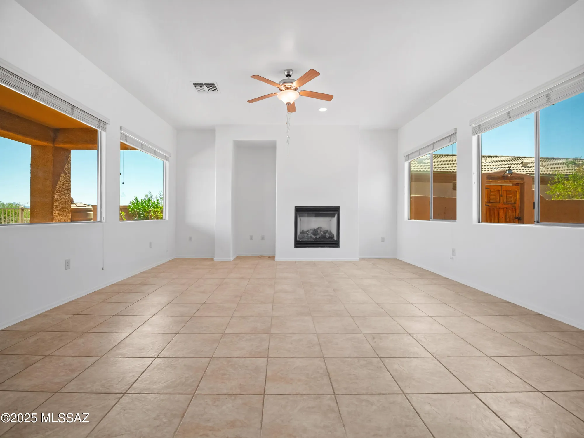 Property Slideshow image 17 of 50 | 1661 w acacia bluffs dr, Green Valley, AZ, 85622