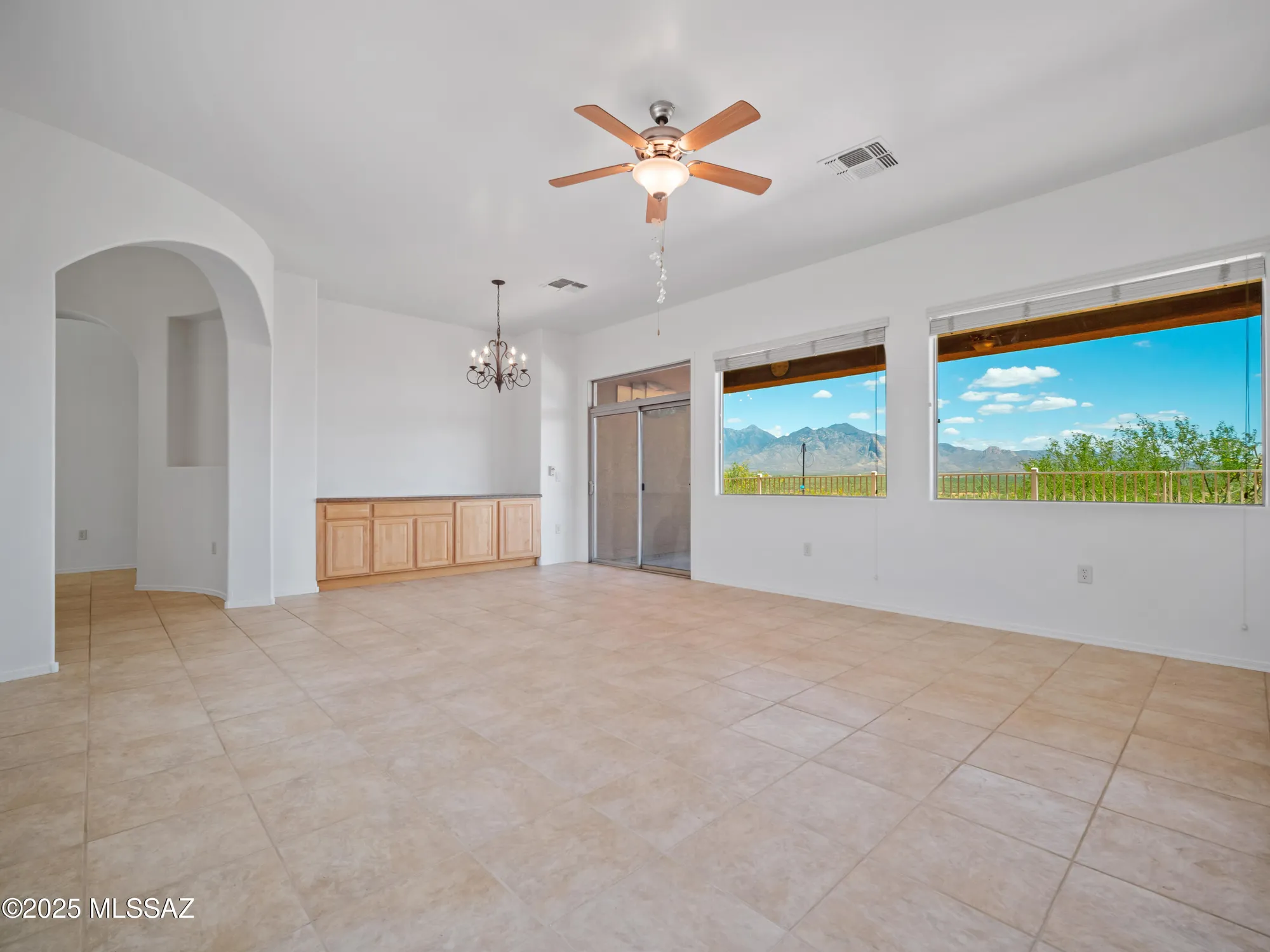 Property Slideshow image 16 of 50 | 1661 w acacia bluffs dr, Green Valley, AZ, 85622