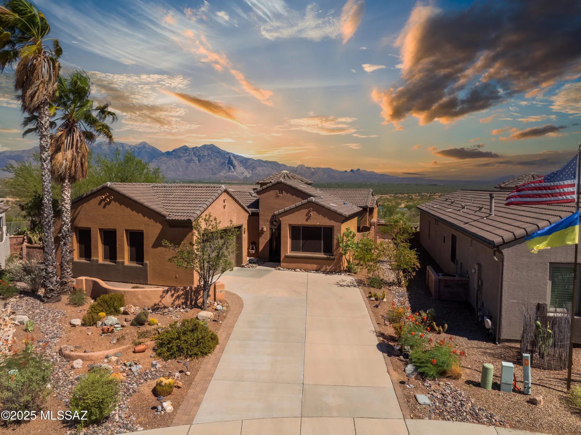 Property Slideshow image 1 of 50 | 1661 w acacia bluffs dr, Green Valley, AZ, 85622