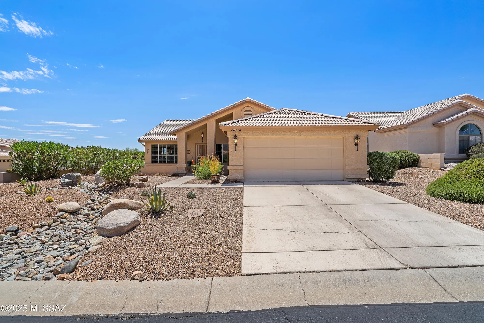 Property Slideshow image 4 of 36 | 38774 s desert bluff dr, Saddlebrooke, AZ, 85739