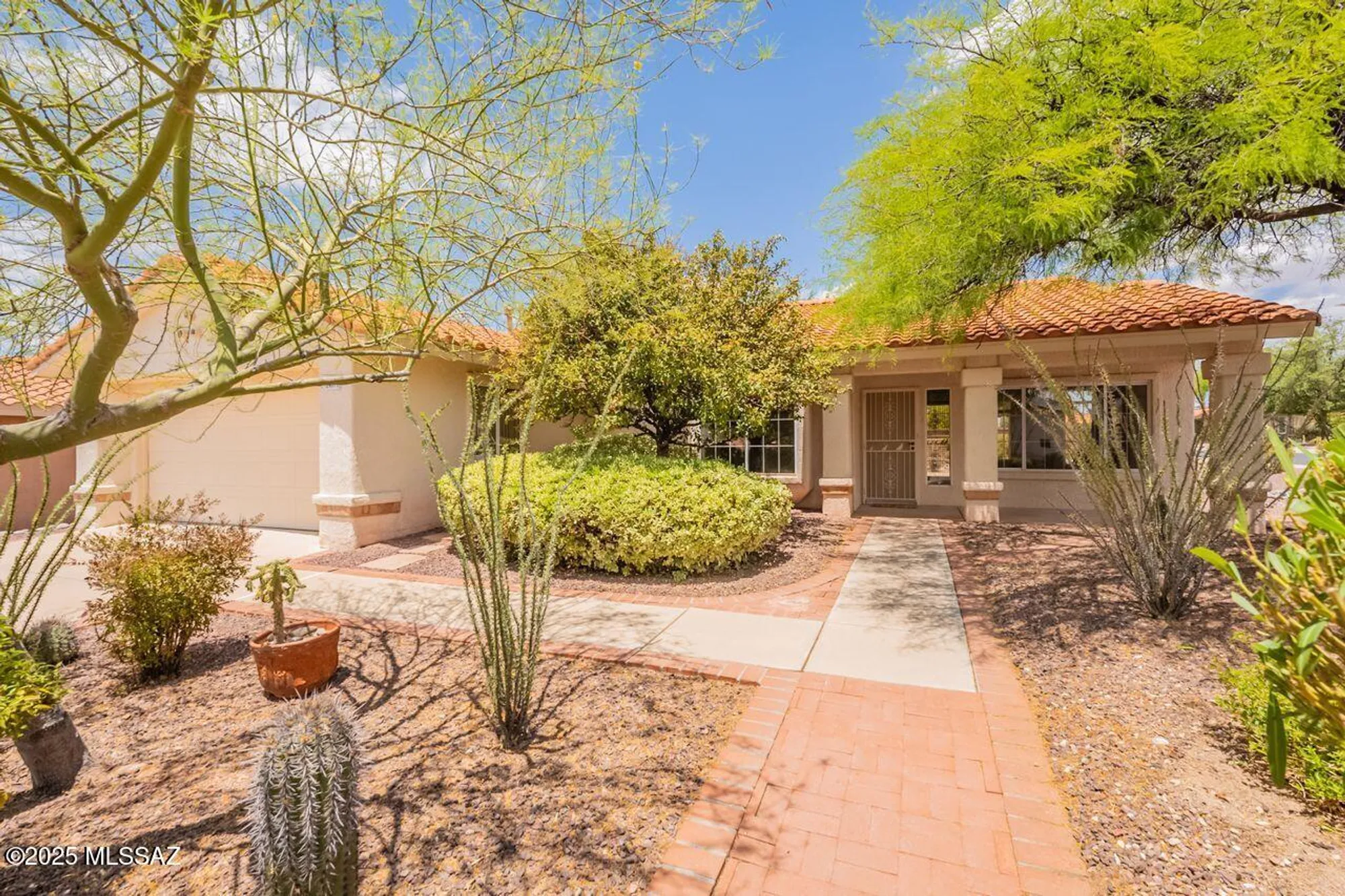 Property Slideshow image 2 of 47 | 14571 n sky trl, Oro Valley, AZ, 85755