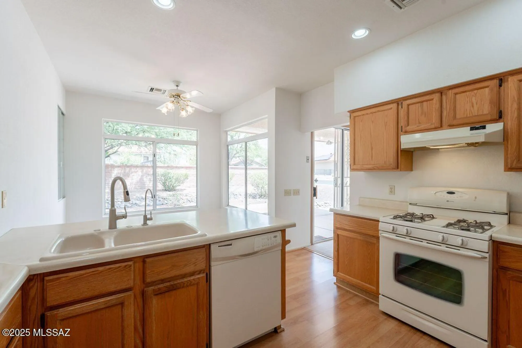 Property Slideshow image 11 of 47 | 14571 n sky trl, Oro Valley, AZ, 85755