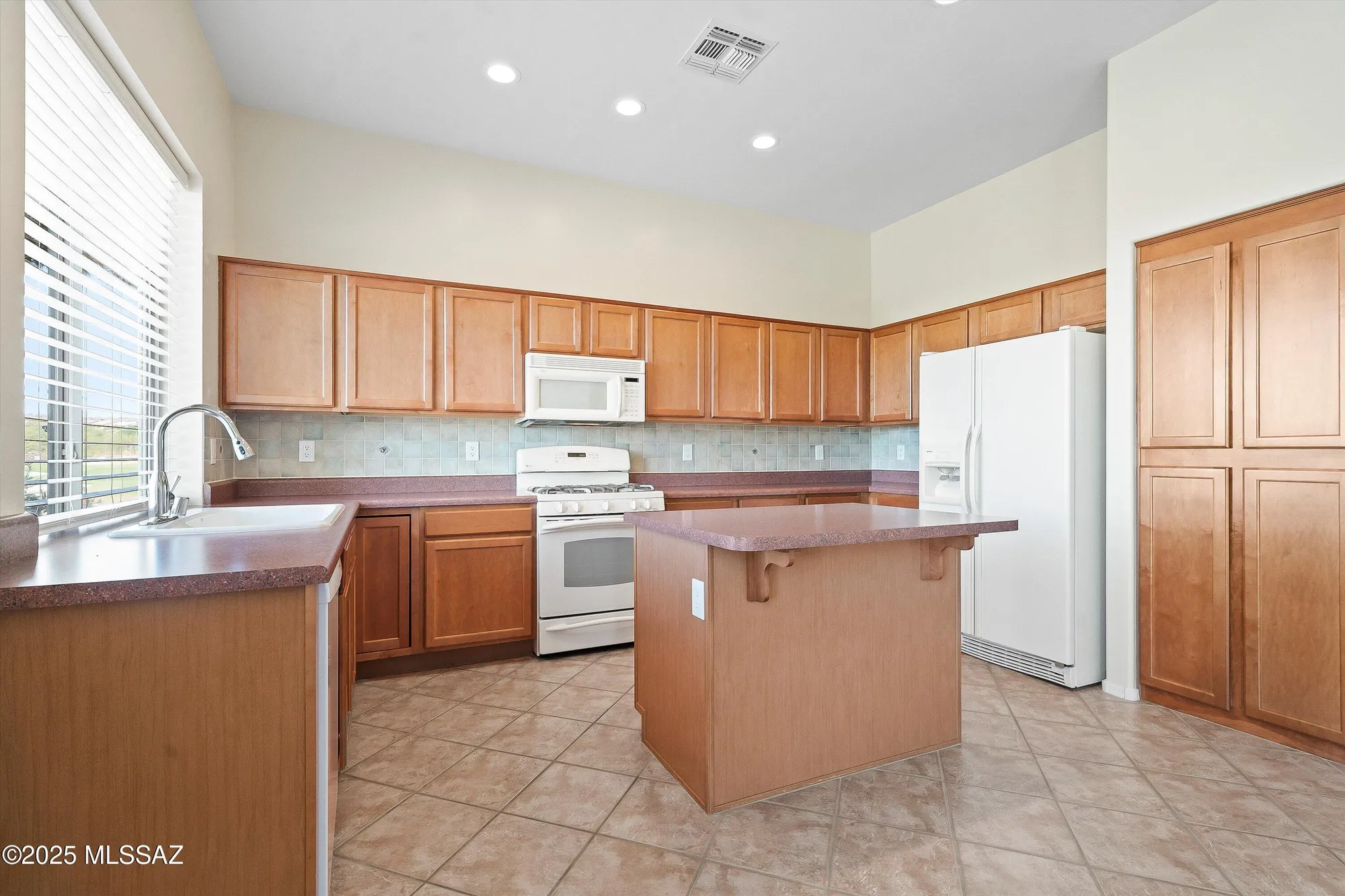 Property Slideshow image 7 of 34 | 38912 s serenity ln, Tucson, AZ, 85739