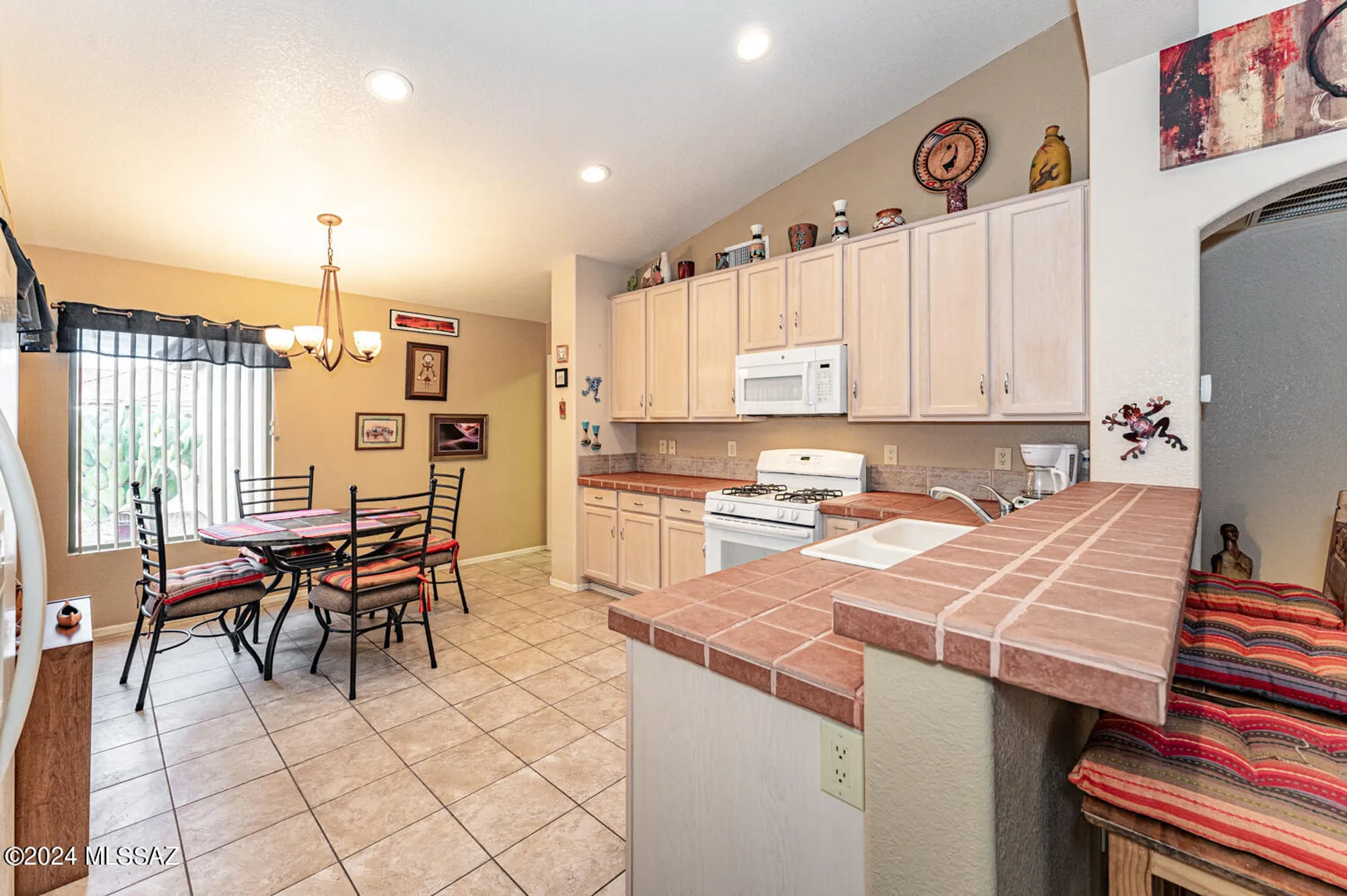 Property Slideshow image 7 of 35 | 1440 n goldeneye way, Green Valley, AZ, 85614