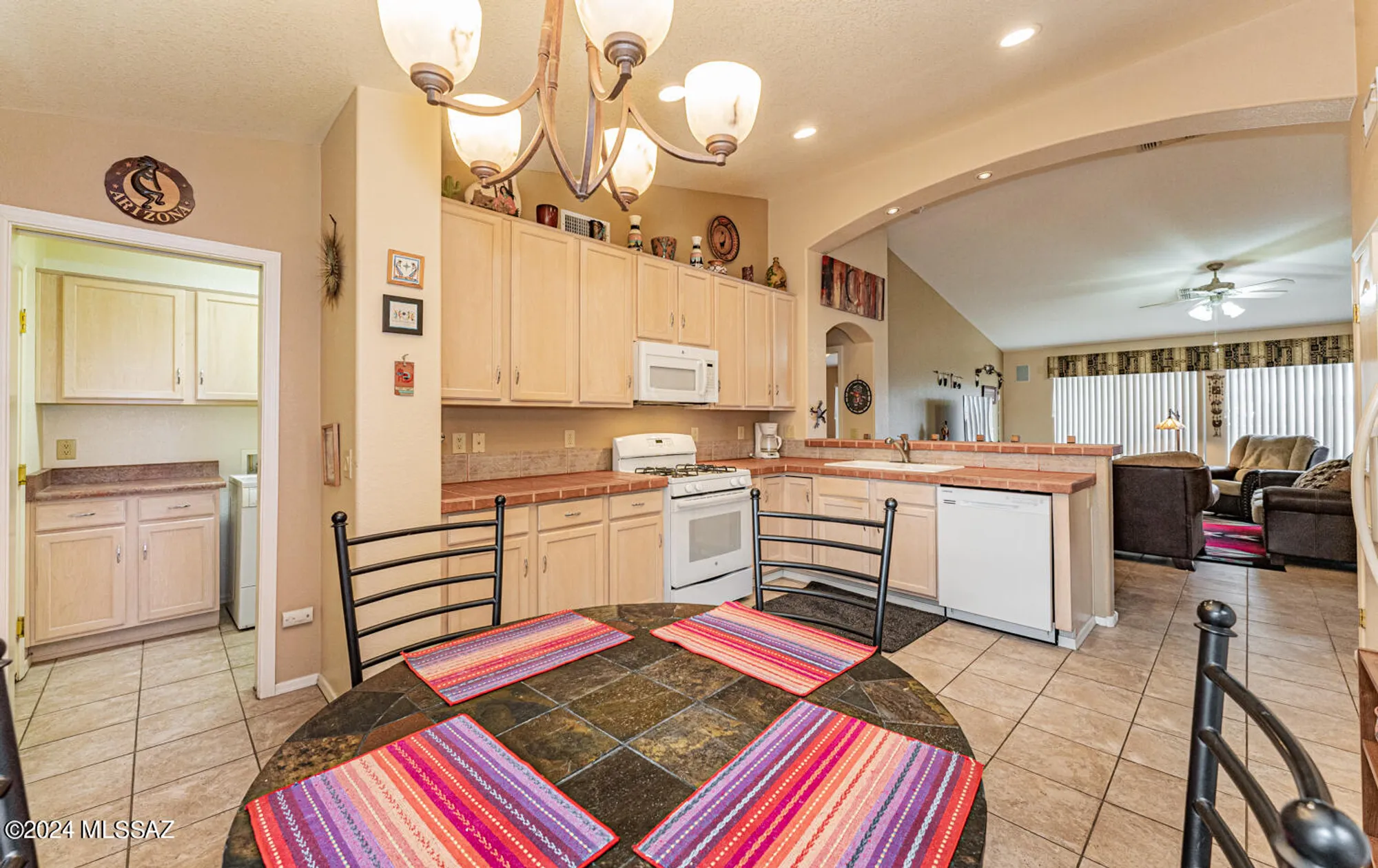 Property Slideshow image 9 of 35 | 1440 n goldeneye way, Green Valley, AZ, 85614