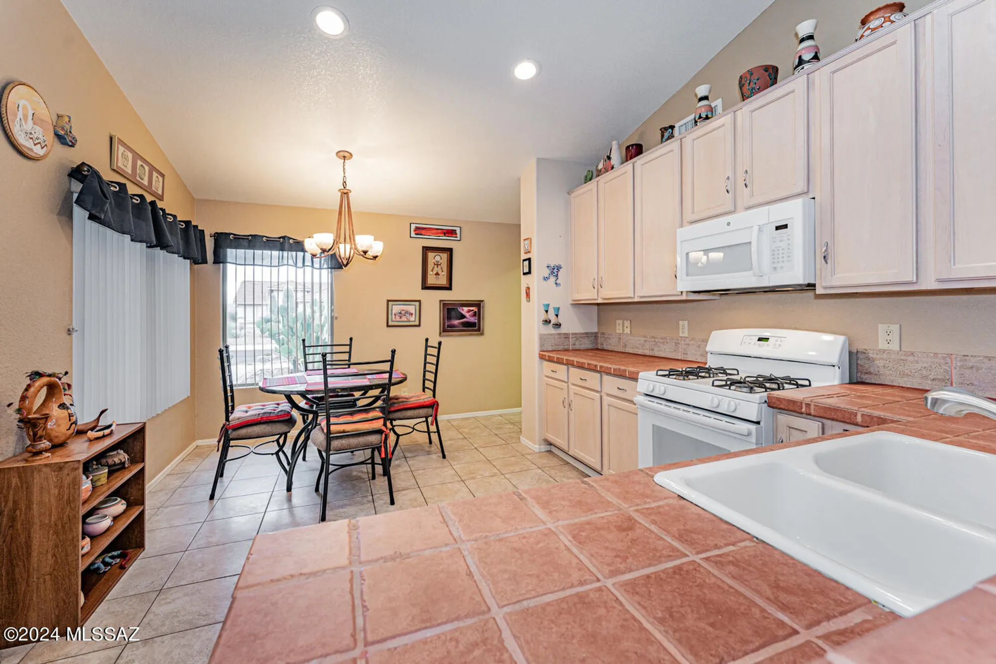 Property Slideshow image 11 of 35 | 1440 n goldeneye way, Green Valley, AZ, 85614