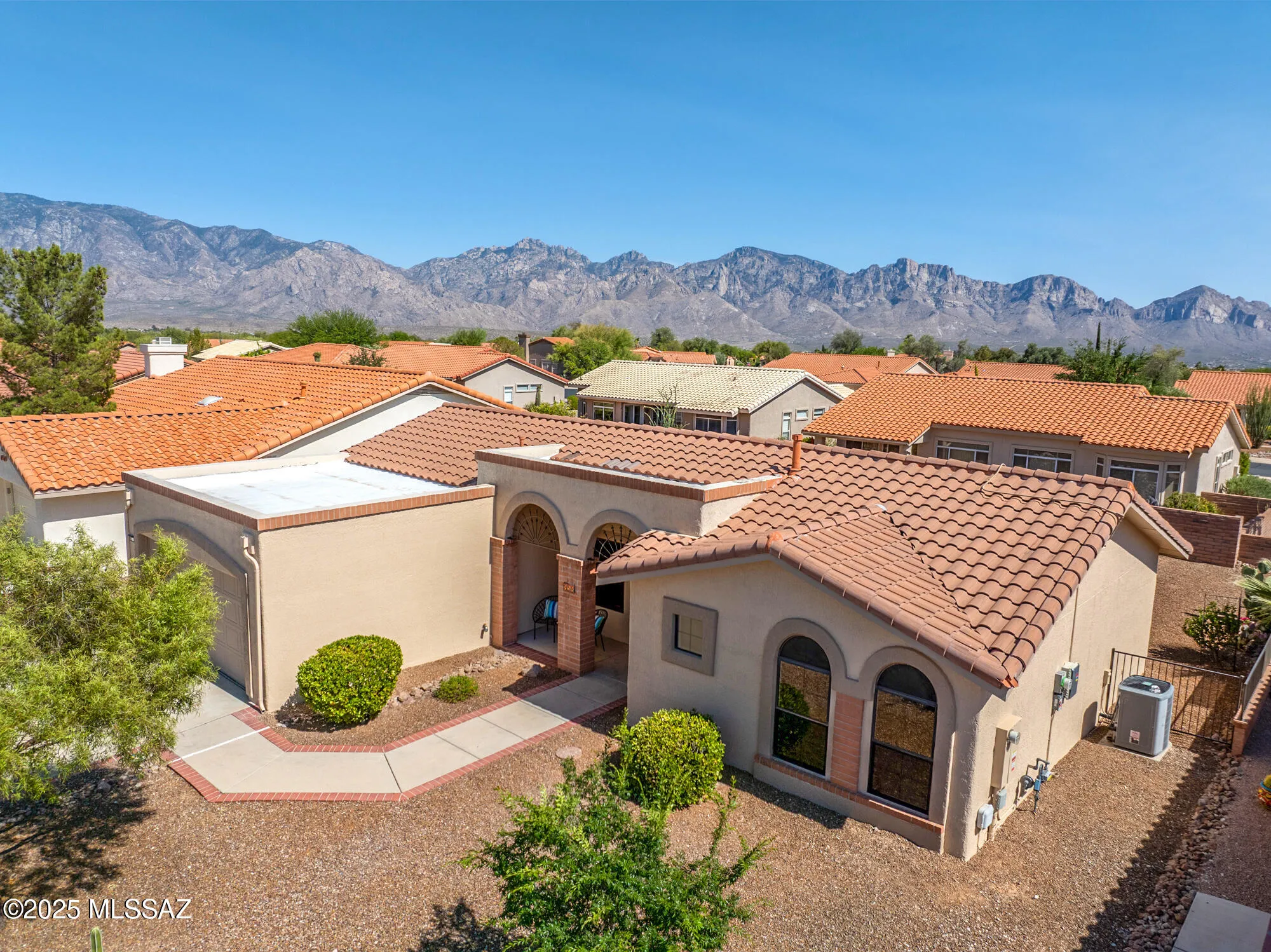 Property Slideshow image 8 of 51 | 858 e crown ridge dr, Oro Valley, AZ, 85755