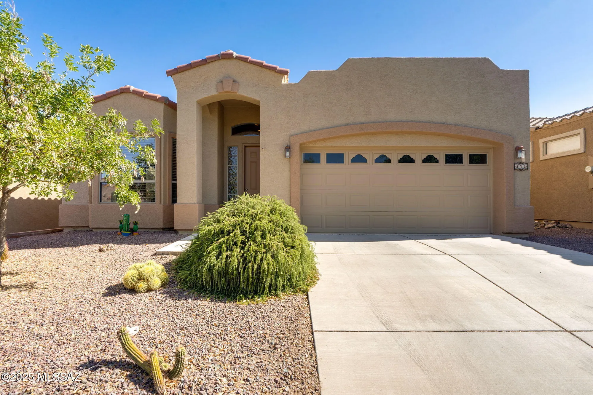 Property Slideshow image 2 of 47 | 615 w moorwood st, Green Valley, AZ, 85614