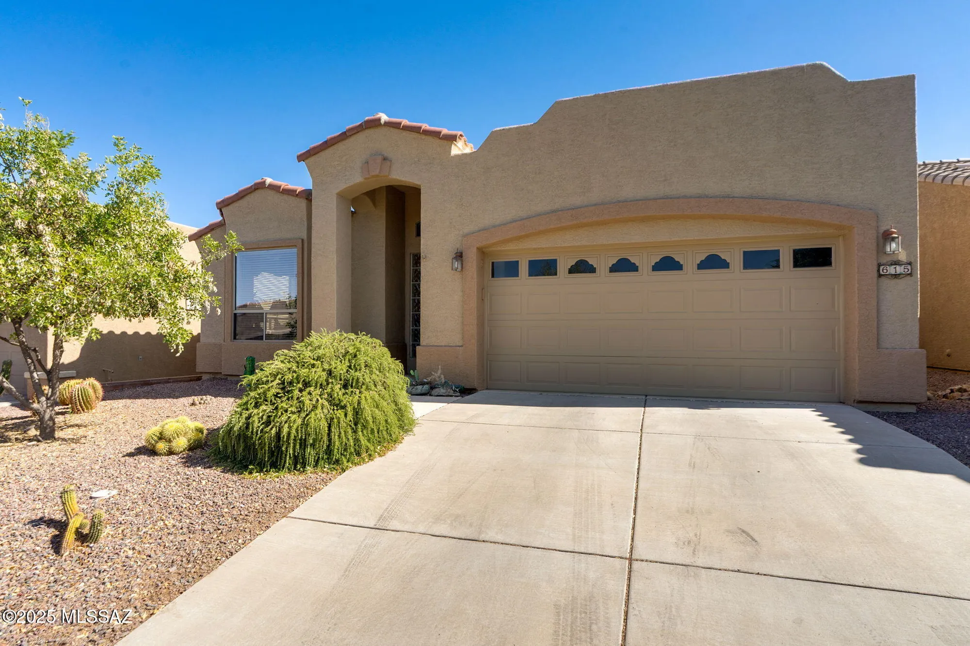 Property Slideshow image 3 of 47 | 615 w moorwood st, Green Valley, AZ, 85614