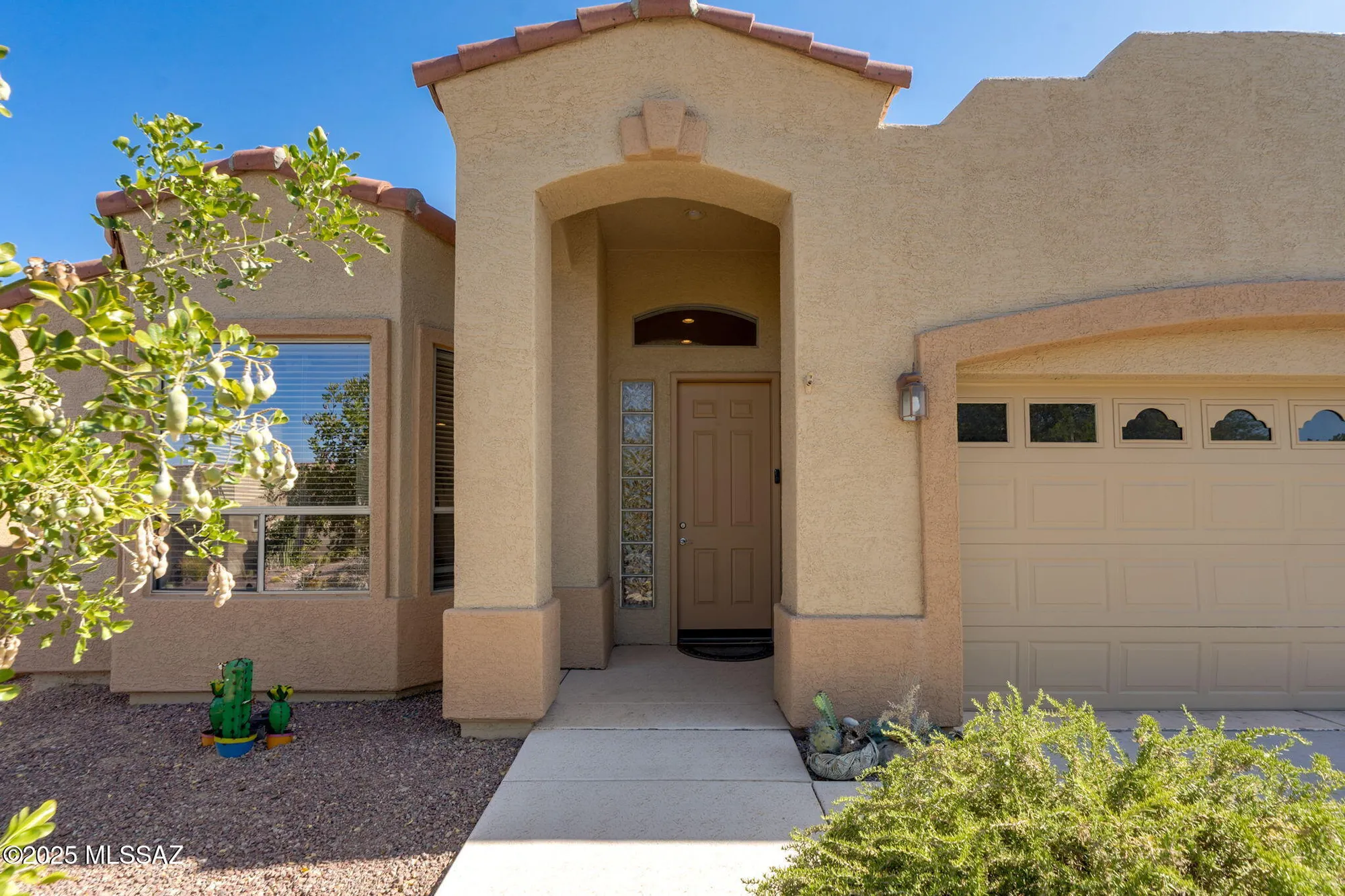 Property Slideshow image 4 of 47 | 615 w moorwood st, Green Valley, AZ, 85614