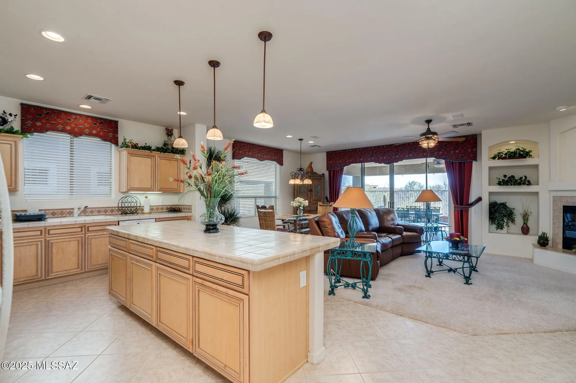 Property Slideshow image 13 of 47 | 615 w moorwood st, Green Valley, AZ, 85614