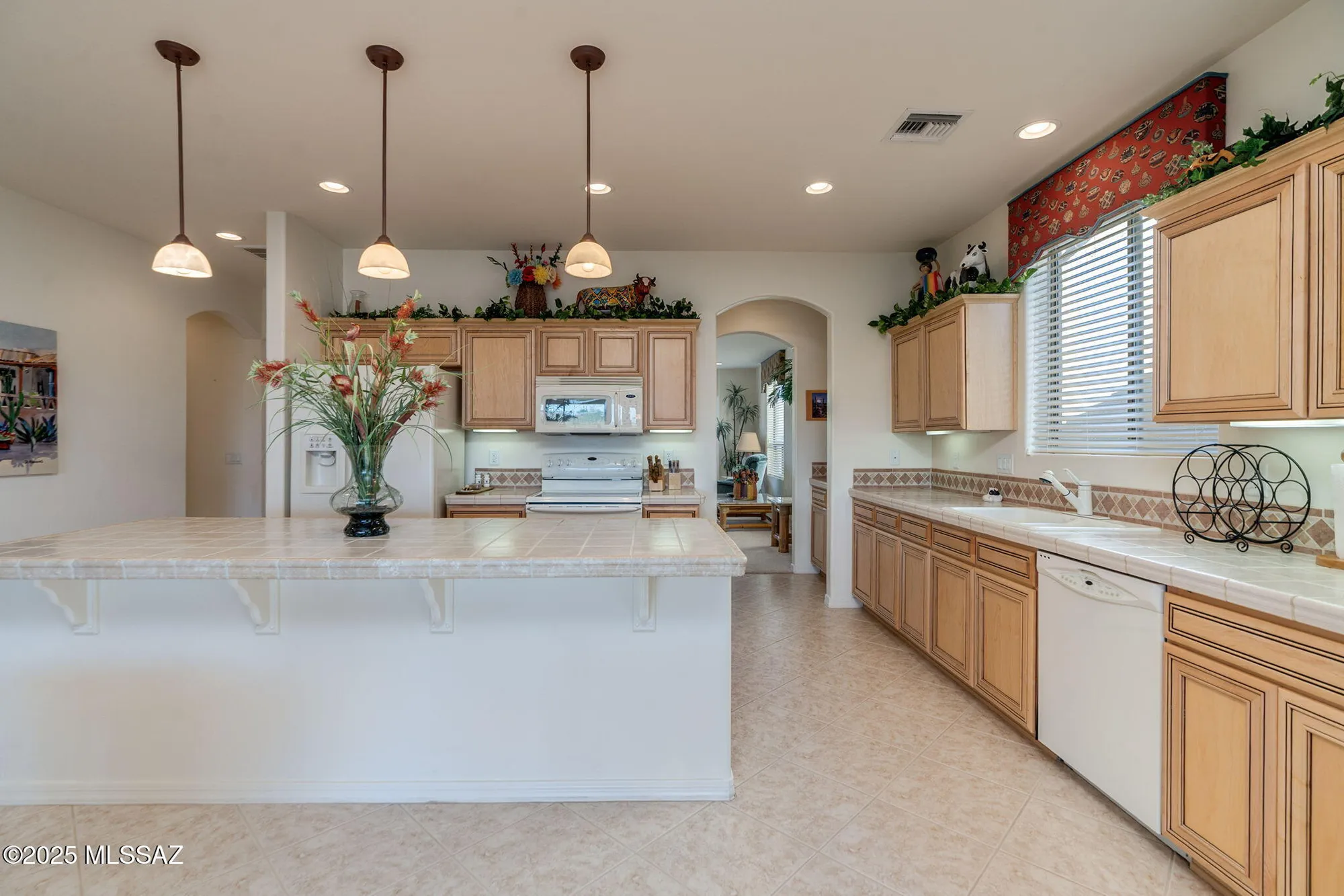 Property Slideshow image 16 of 47 | 615 w moorwood st, Green Valley, AZ, 85614