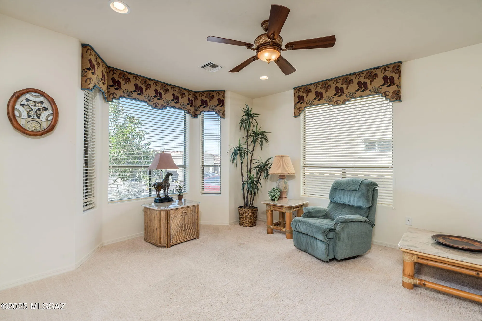 Property Slideshow image 9 of 47 | 615 w moorwood st, Green Valley, AZ, 85614