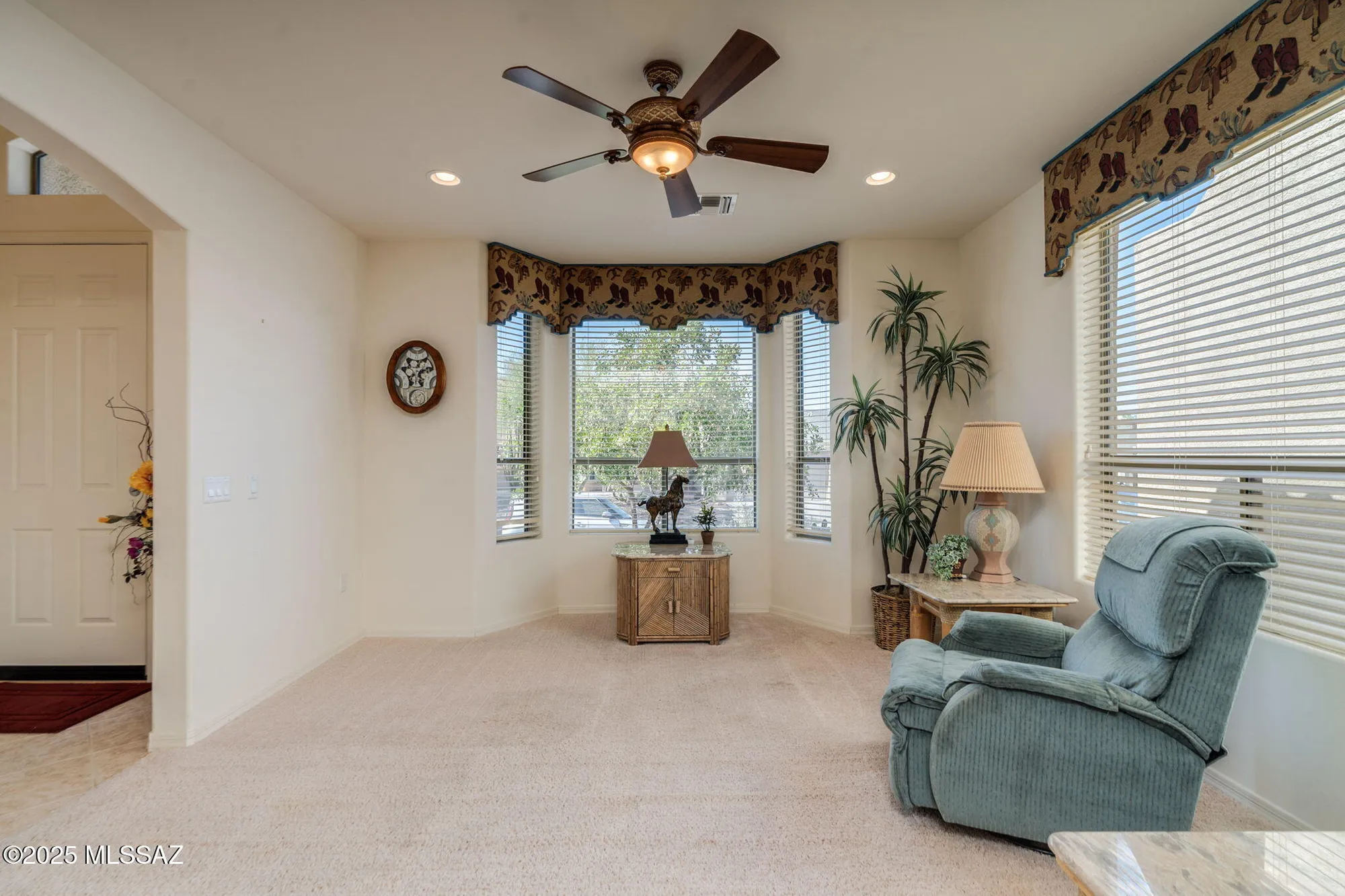 Property Slideshow image 8 of 47 | 615 w moorwood st, Green Valley, AZ, 85614