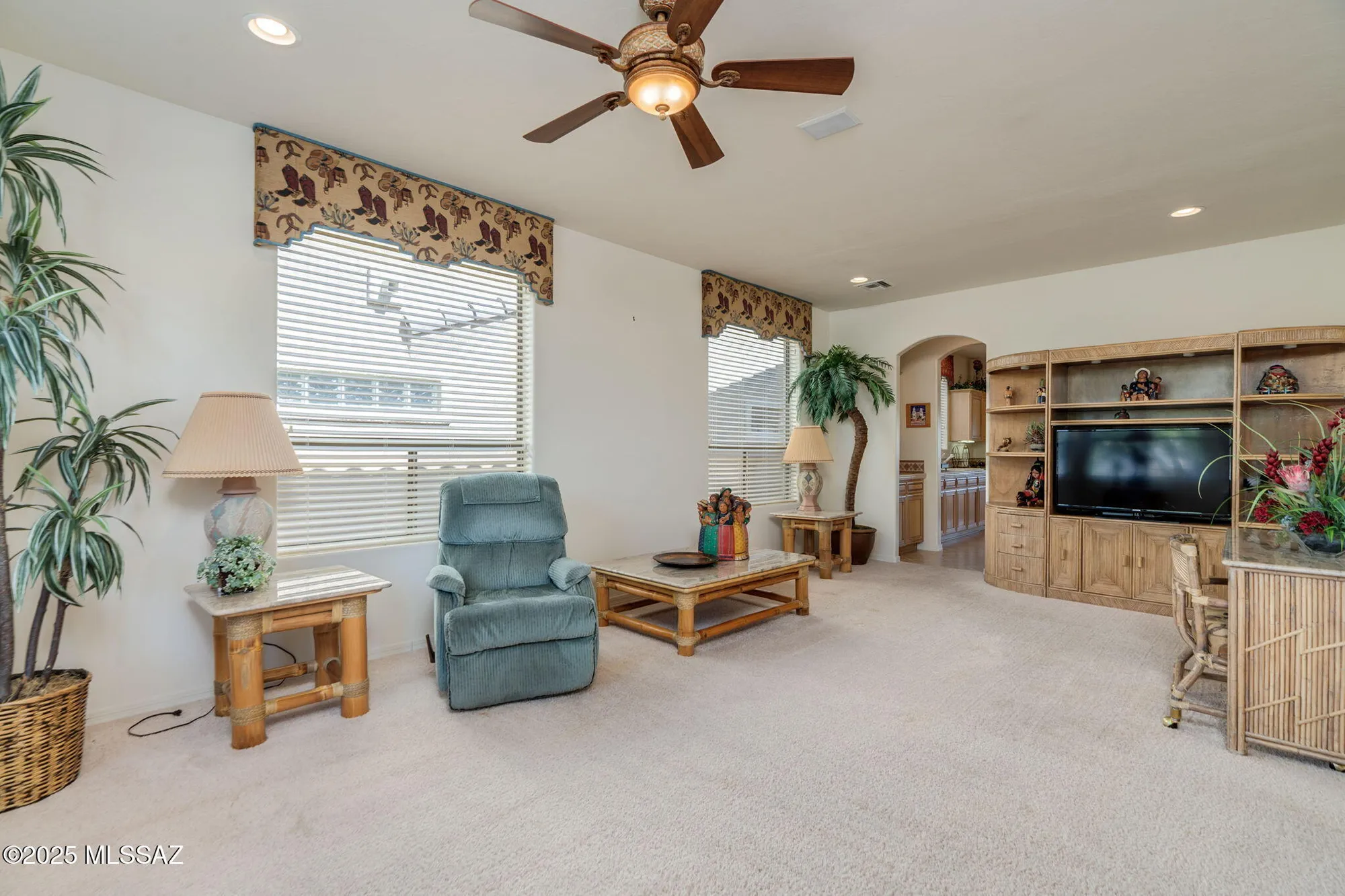 Property Slideshow image 10 of 47 | 615 w moorwood st, Green Valley, AZ, 85614