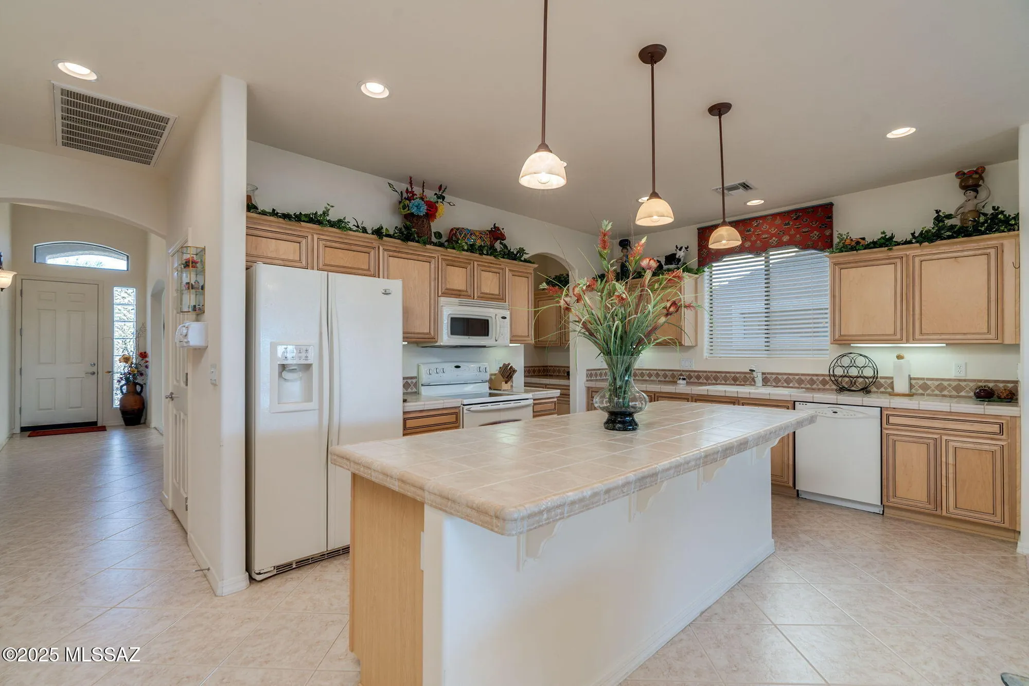 Property Slideshow image 15 of 47 | 615 w moorwood st, Green Valley, AZ, 85614