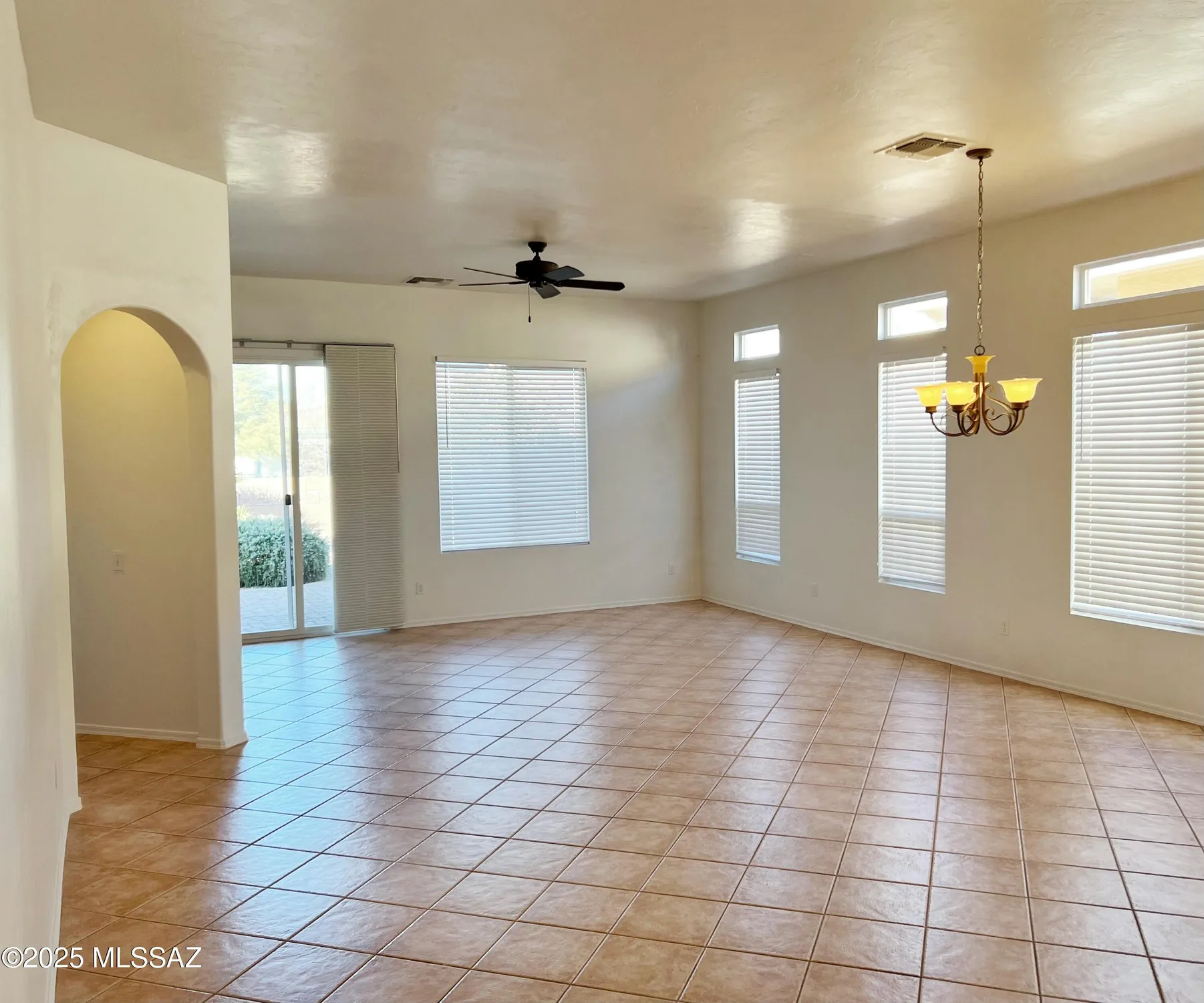 Property Slideshow image 7 of 36 | 13009 n desert flora ln, Marana, AZ, 85658