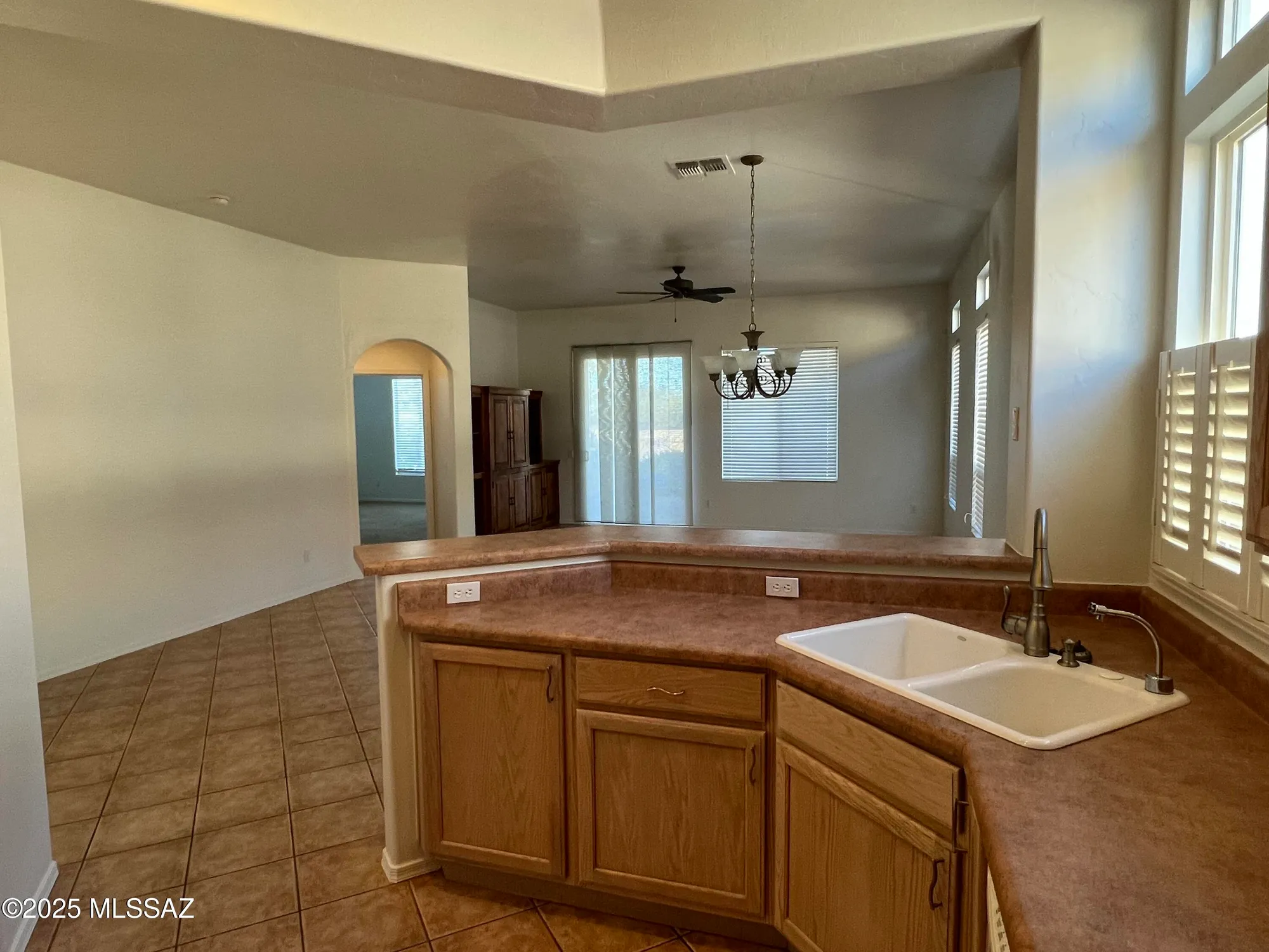 Property Slideshow image 8 of 36 | 13009 n desert flora ln, Marana, AZ, 85658
