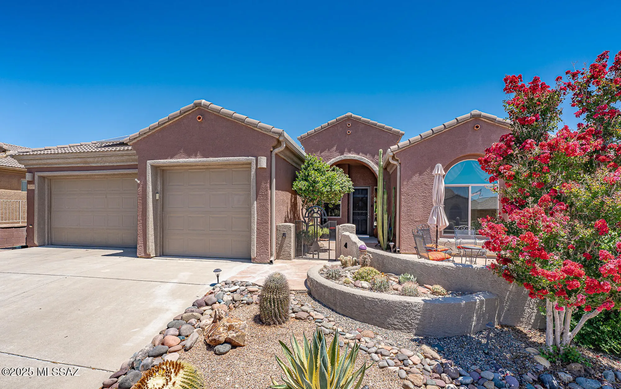 Property Slideshow image 2 of 48 | 2048 w cactus run dr, Green Valley, AZ, 85622