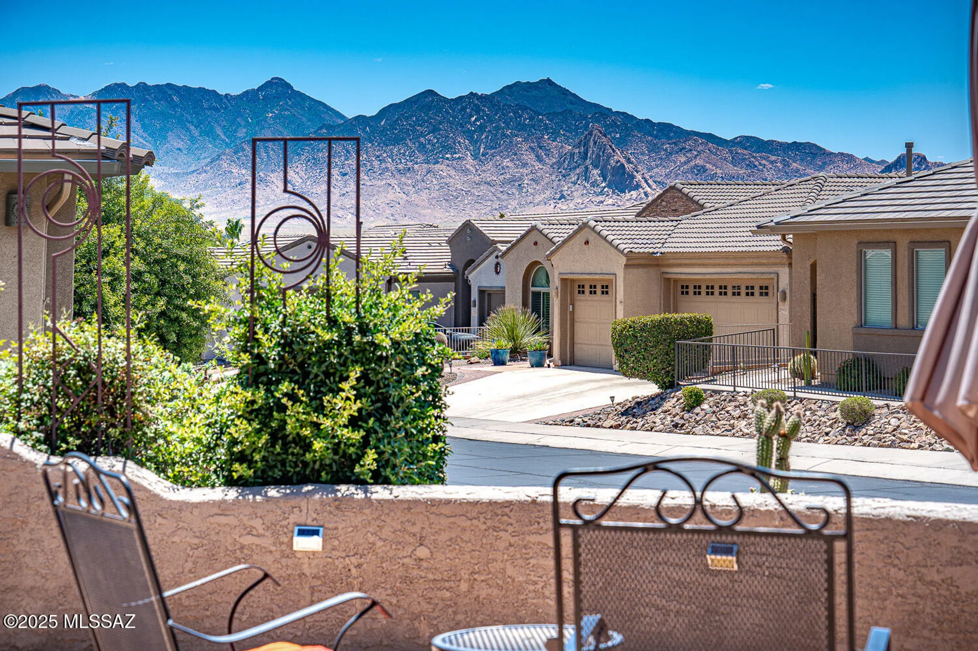 Property Slideshow image 1 of 48 | 2048 w cactus run dr, Green Valley, AZ, 85622