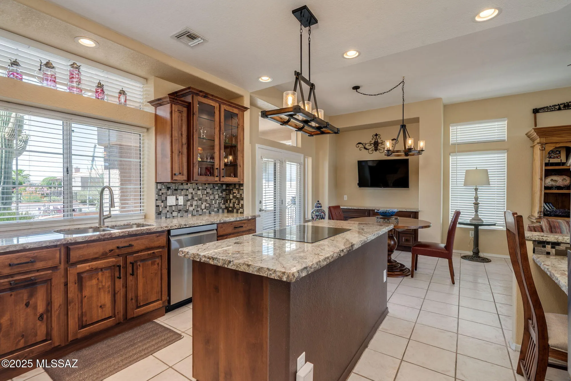 Property Slideshow image 7 of 50 | 1987 e singing bow way, Oro Valley, AZ, 85755