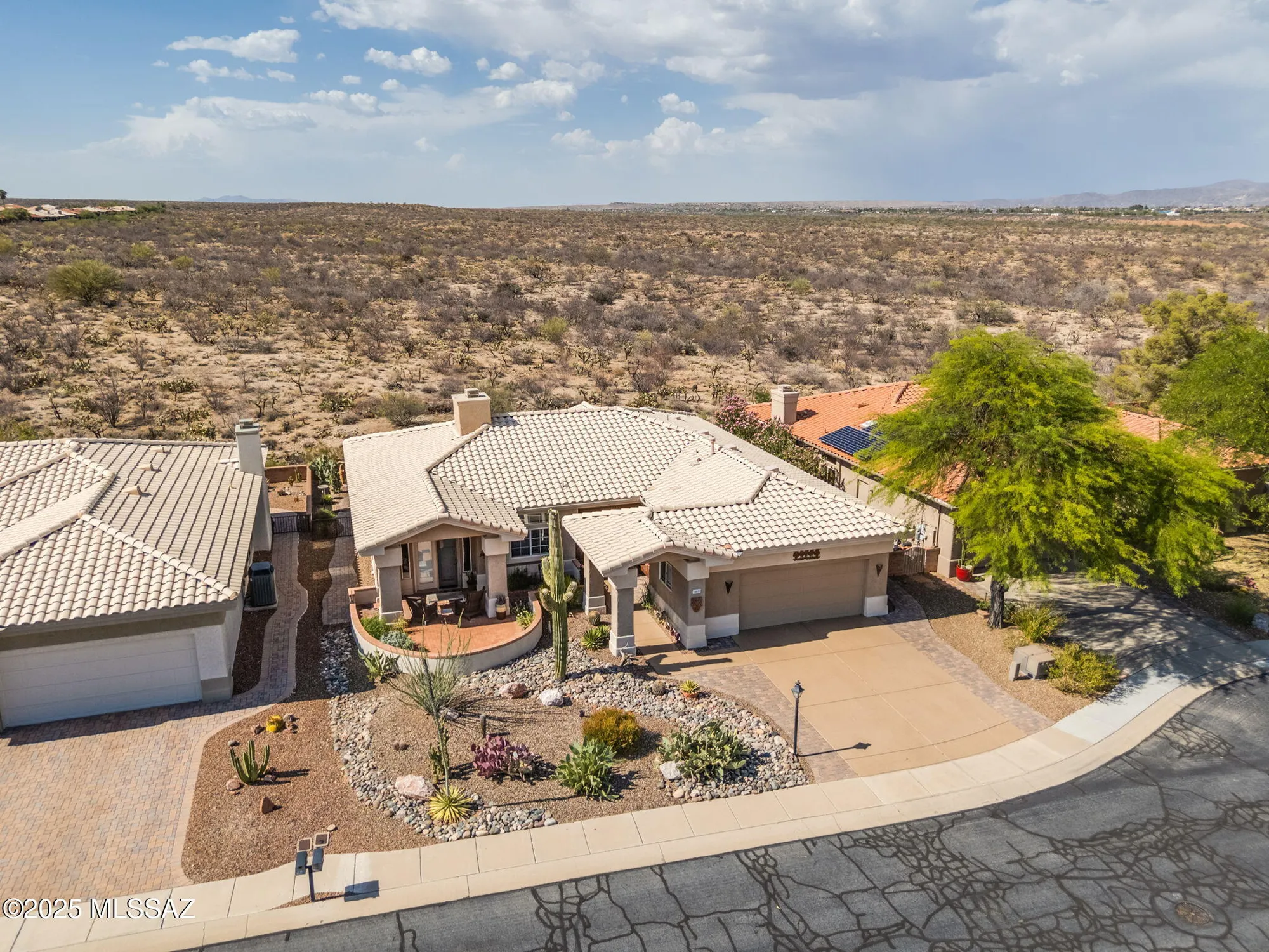 Property Slideshow image 2 of 50 | 1987 e singing bow way, Oro Valley, AZ, 85755