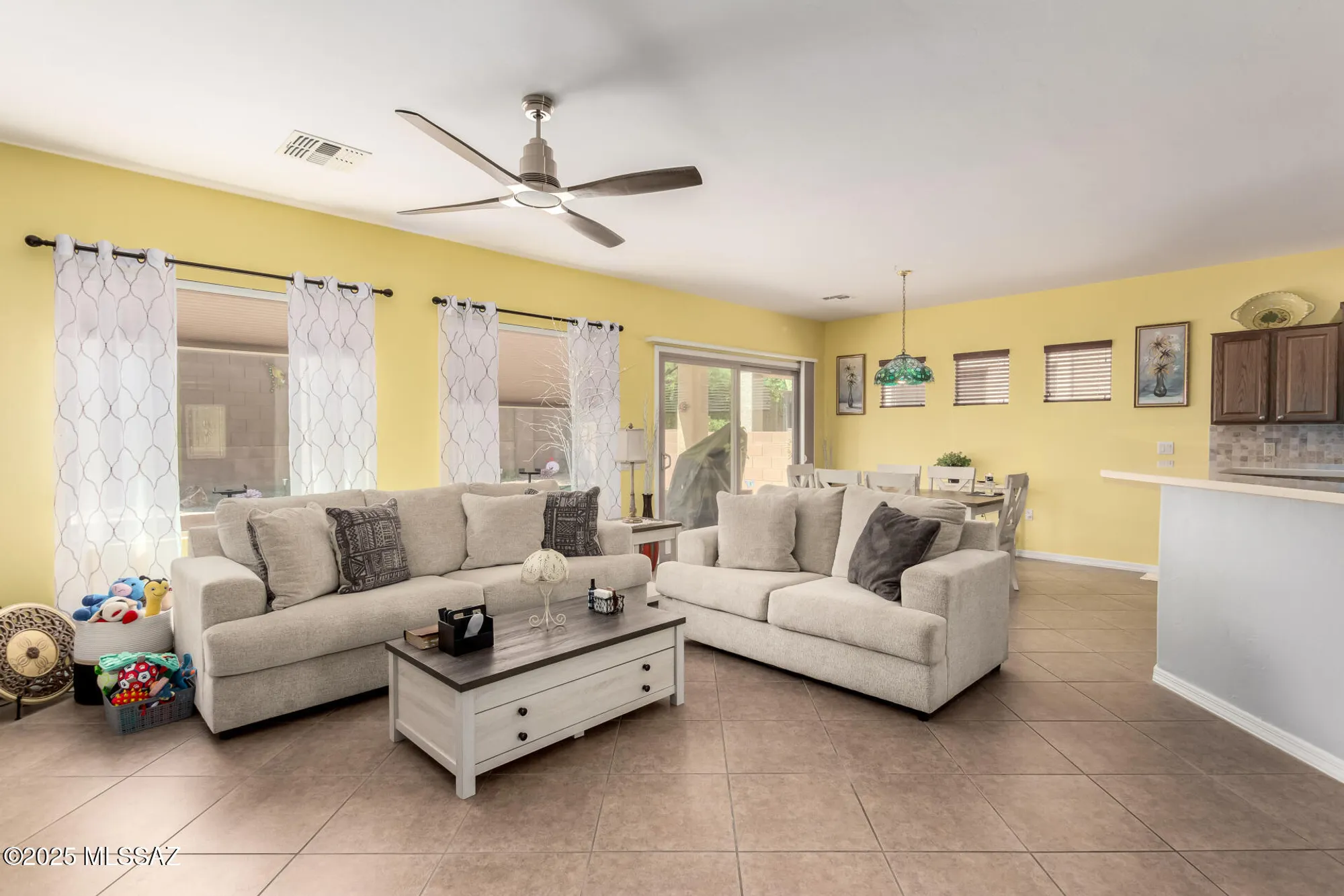 Property Slideshow image 4 of 19 | 415 w calle sedillo, Sahuarita, AZ, 85629