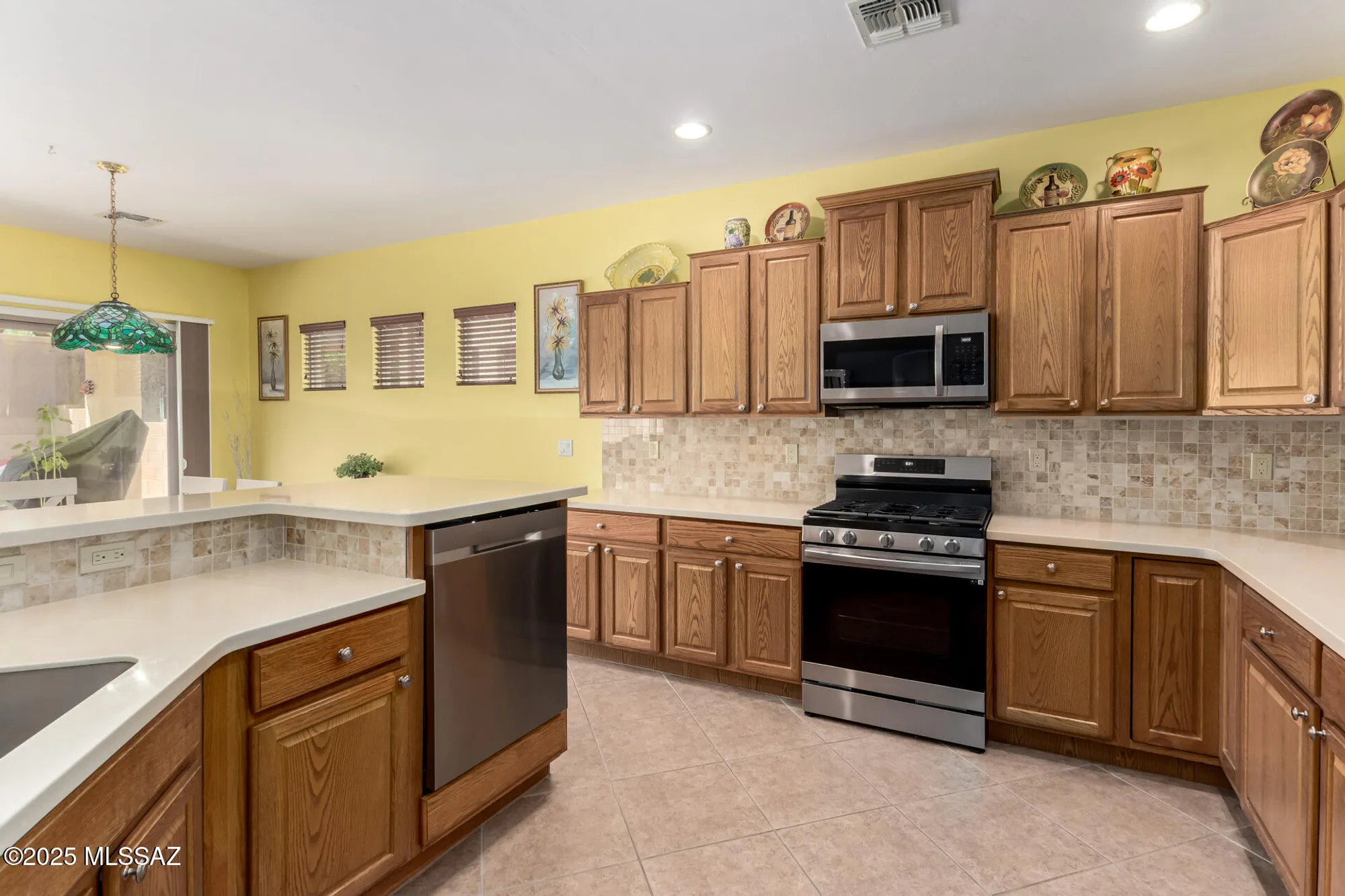 Property Slideshow image 5 of 19 | 415 w calle sedillo, Sahuarita, AZ, 85629
