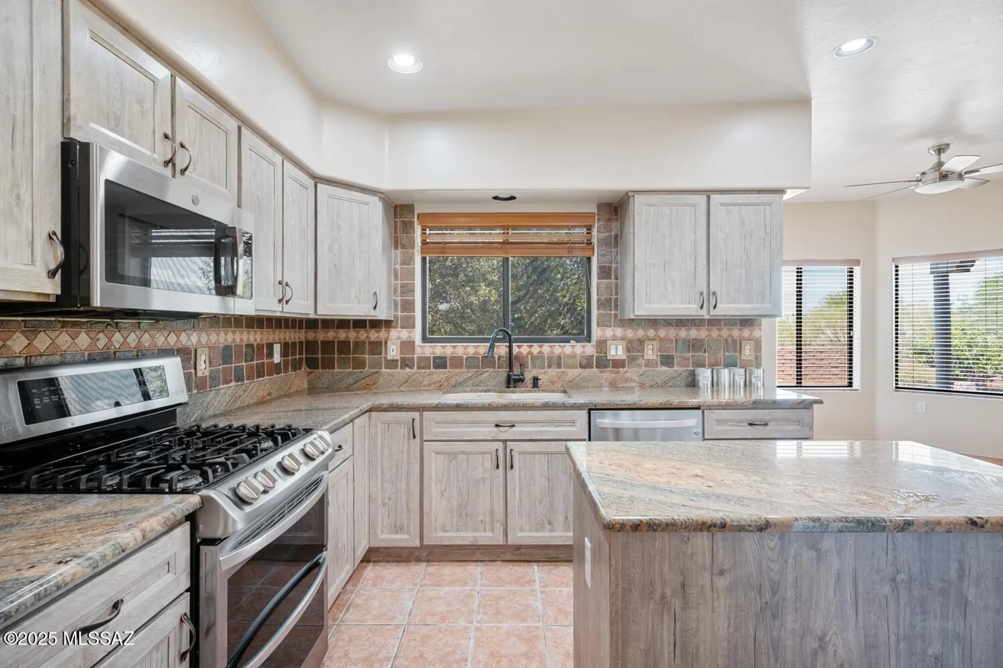 Property Slideshow image 15 of 40 | 1044 w camino del desierto, Green Valley, AZ, 85614